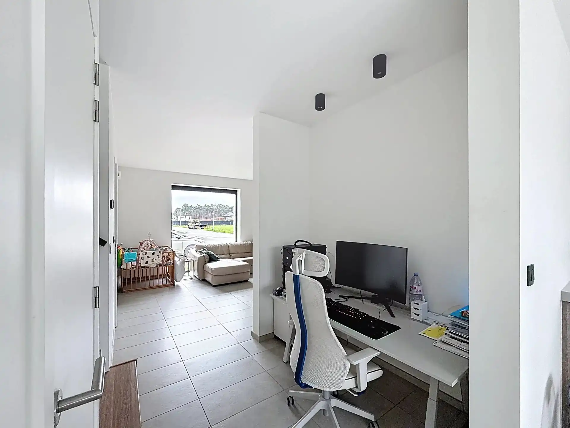 Prachtige nieuwbouw-woning te huur met 3 slaapkamers, terras en tuin en zonnepanelen. foto 7