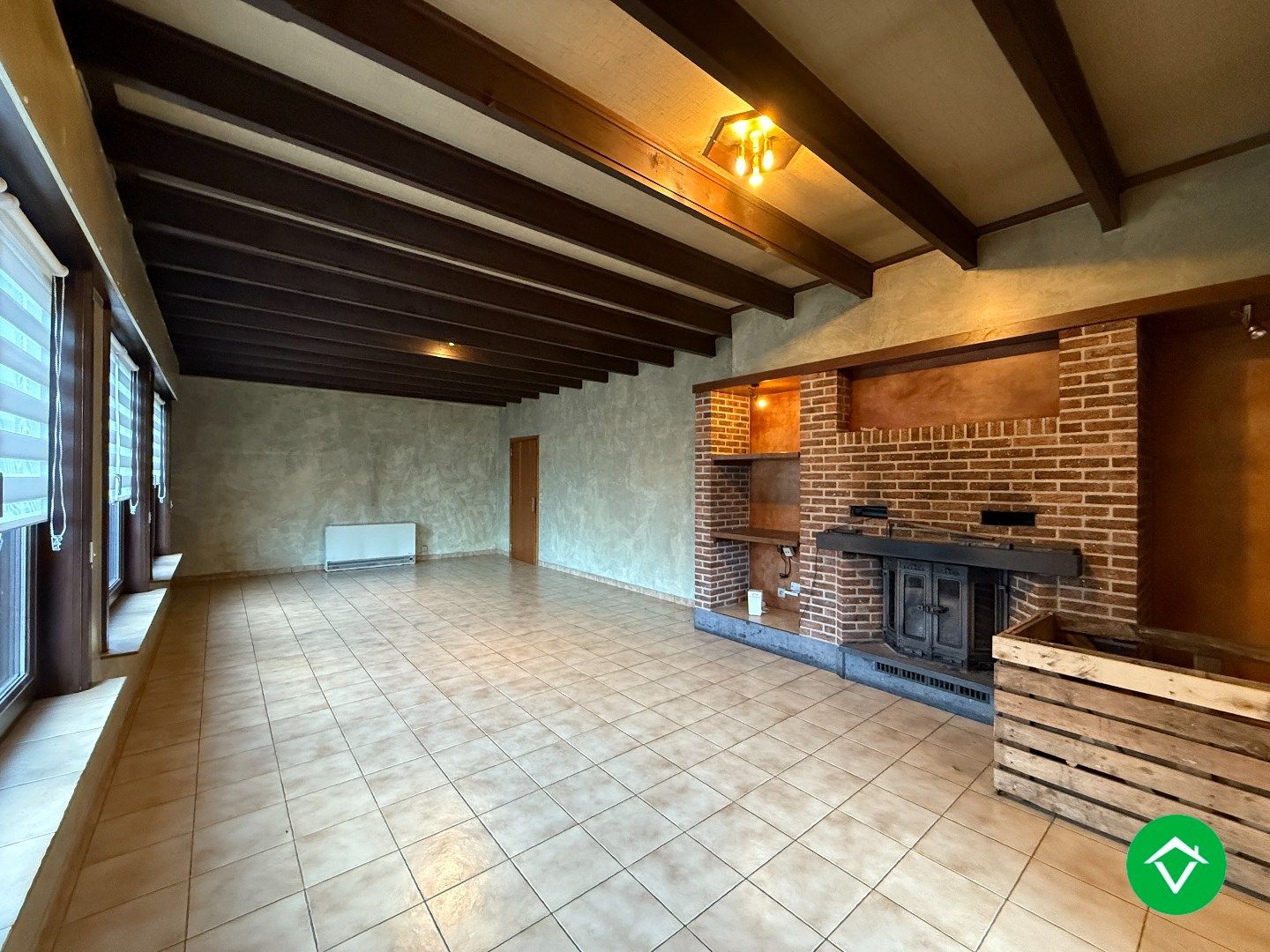 Rustig gelegen halfopen bebouwing met 3 slaapkamers, tuin en garage met uitweg! foto 4