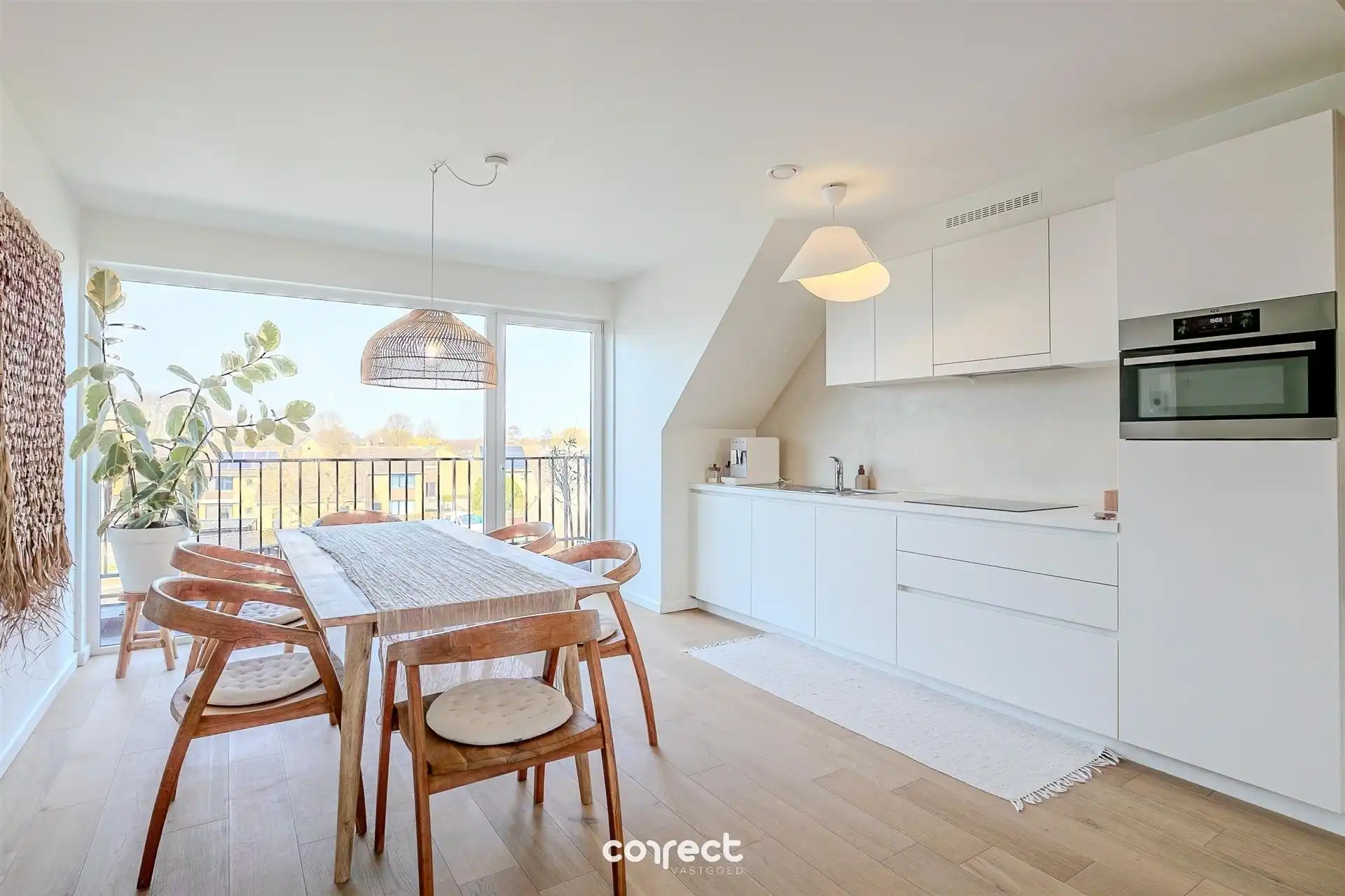 Instapklaar prachtig duplex-app met terras en 2 slaapkamers foto {{pictureIndex}}