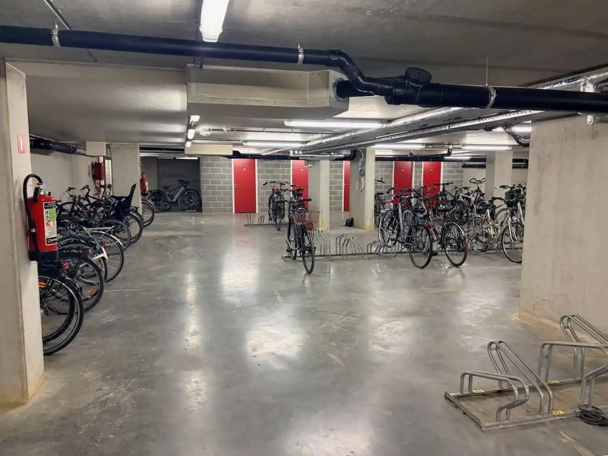 Centraal gelegen bemeubeld appartement MET autostaanplaats foto 16