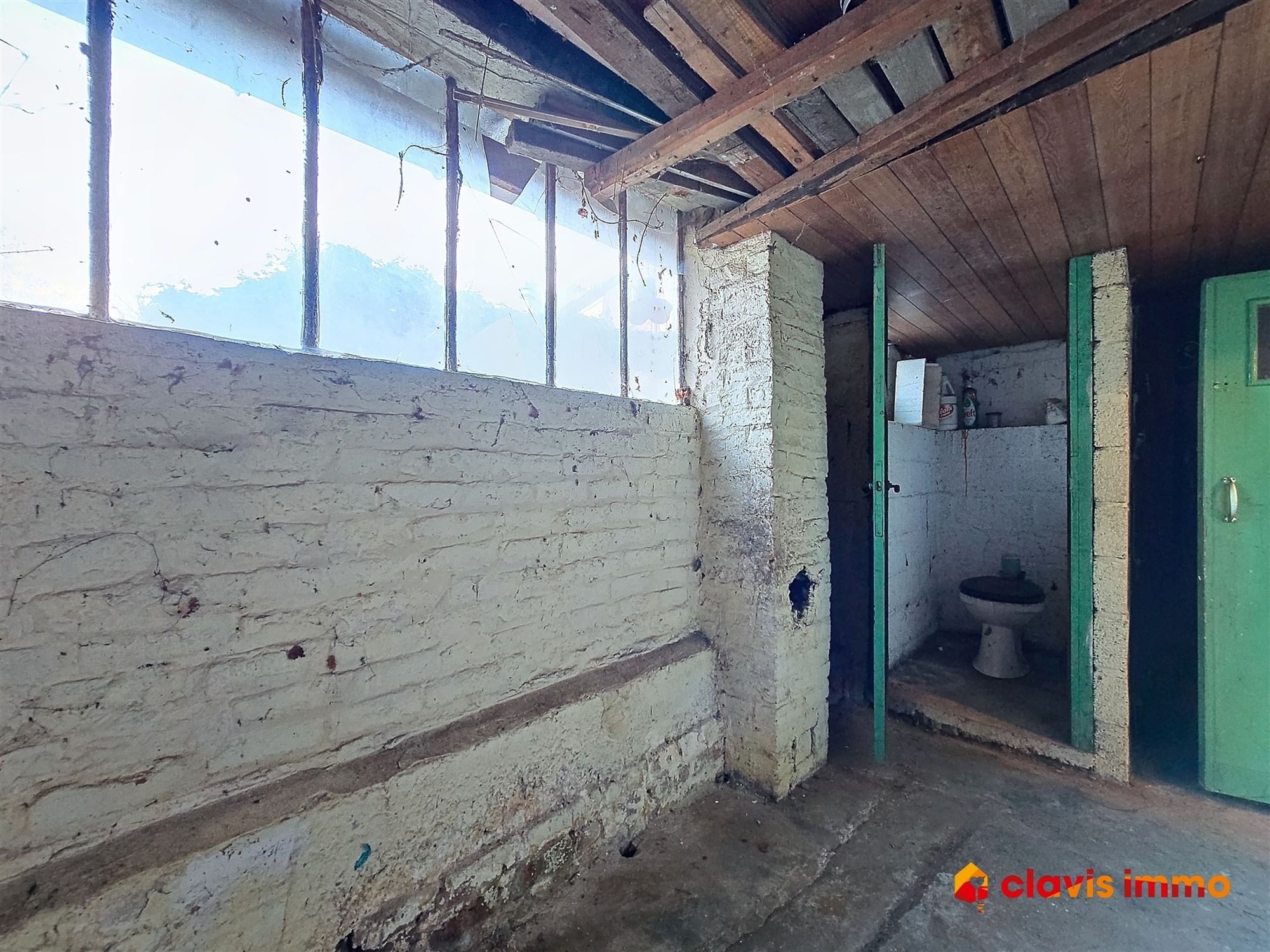 Appartementsgebouw met twee eenheden en huisje foto 21