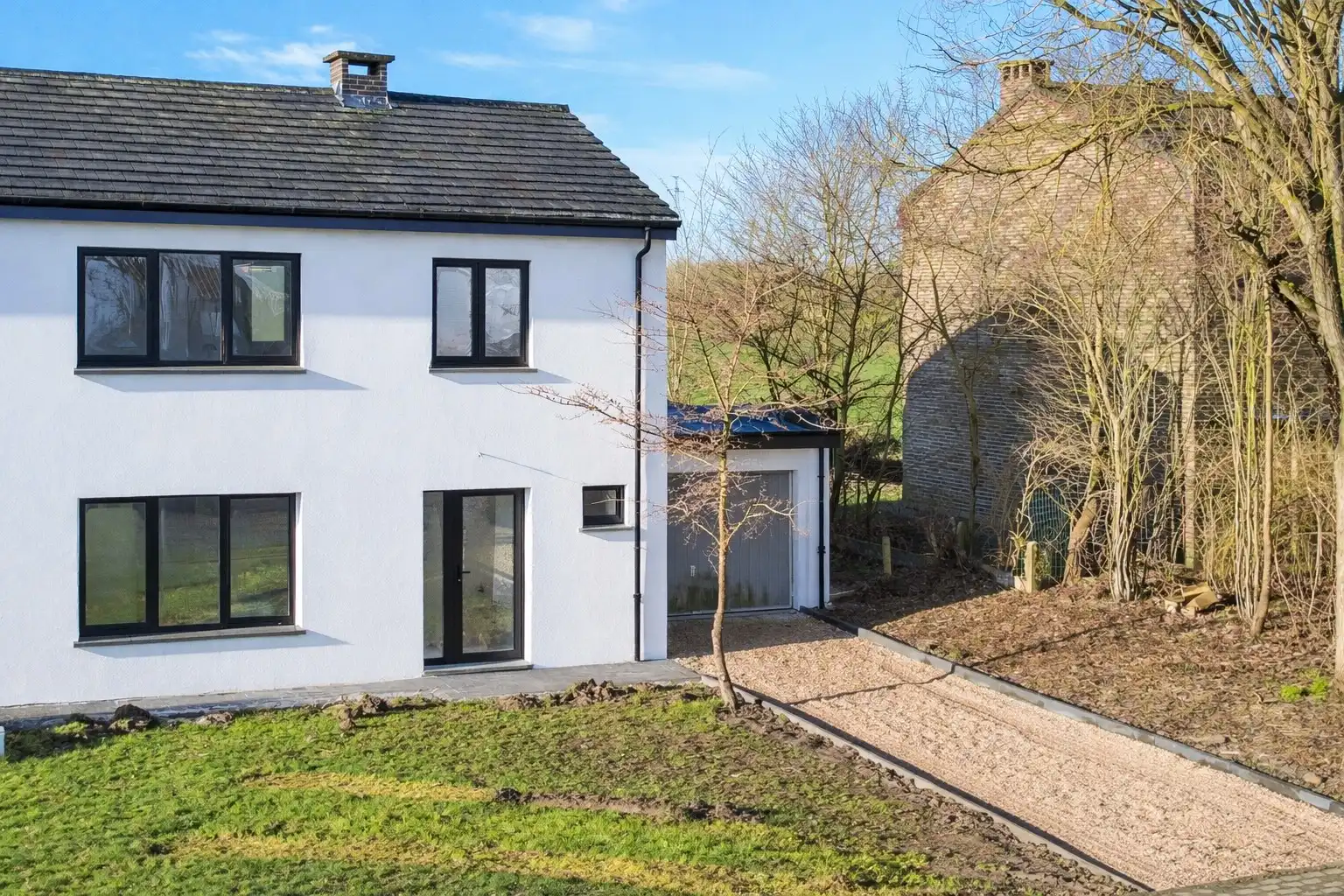 VOLLEDIG VERNIEUWDBOUWDE WONING 3 SLP+BUREAU! foto 3