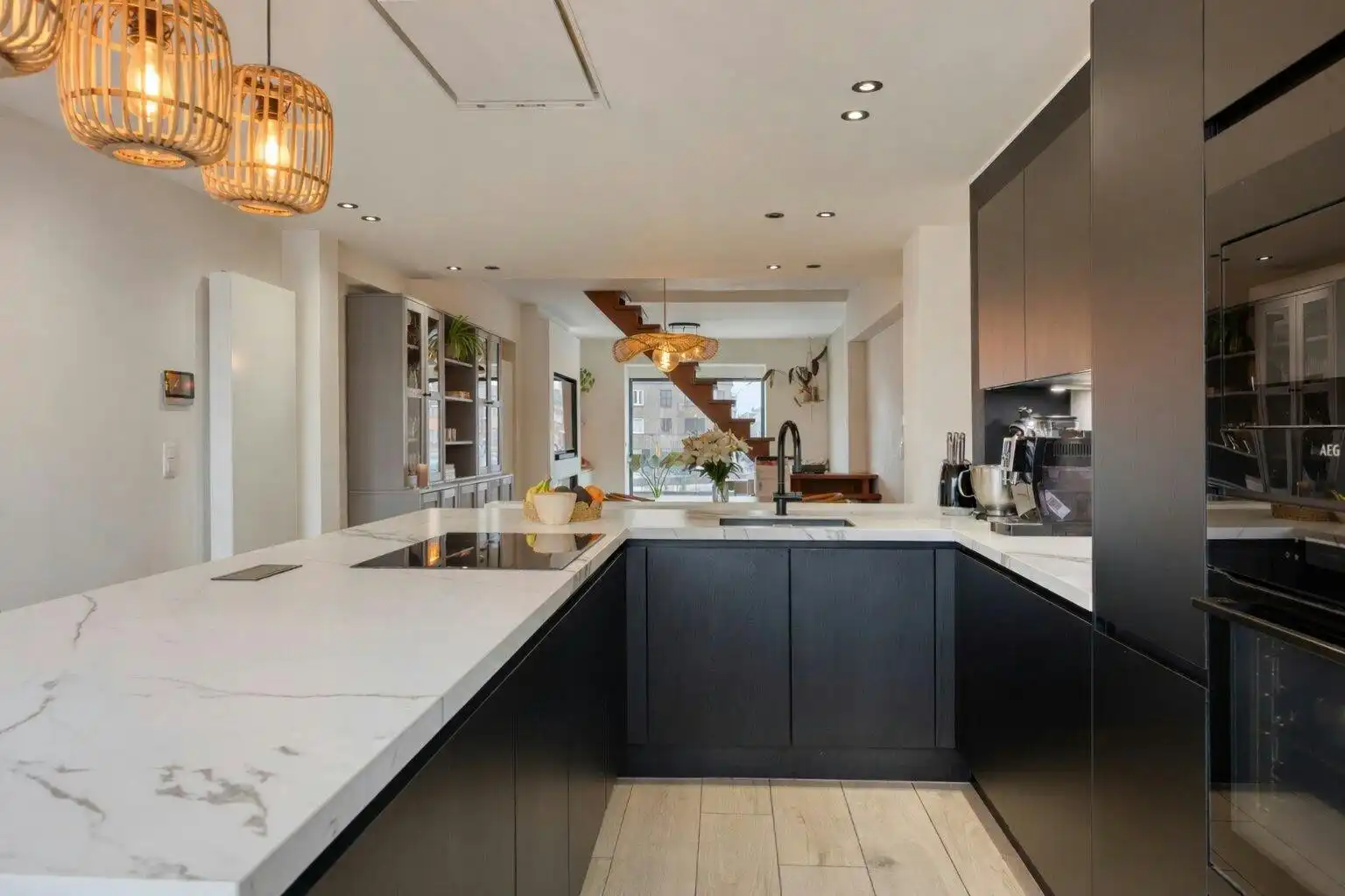 Stijlvol en praktisch gerenoveerd huis met garageopties  foto 7