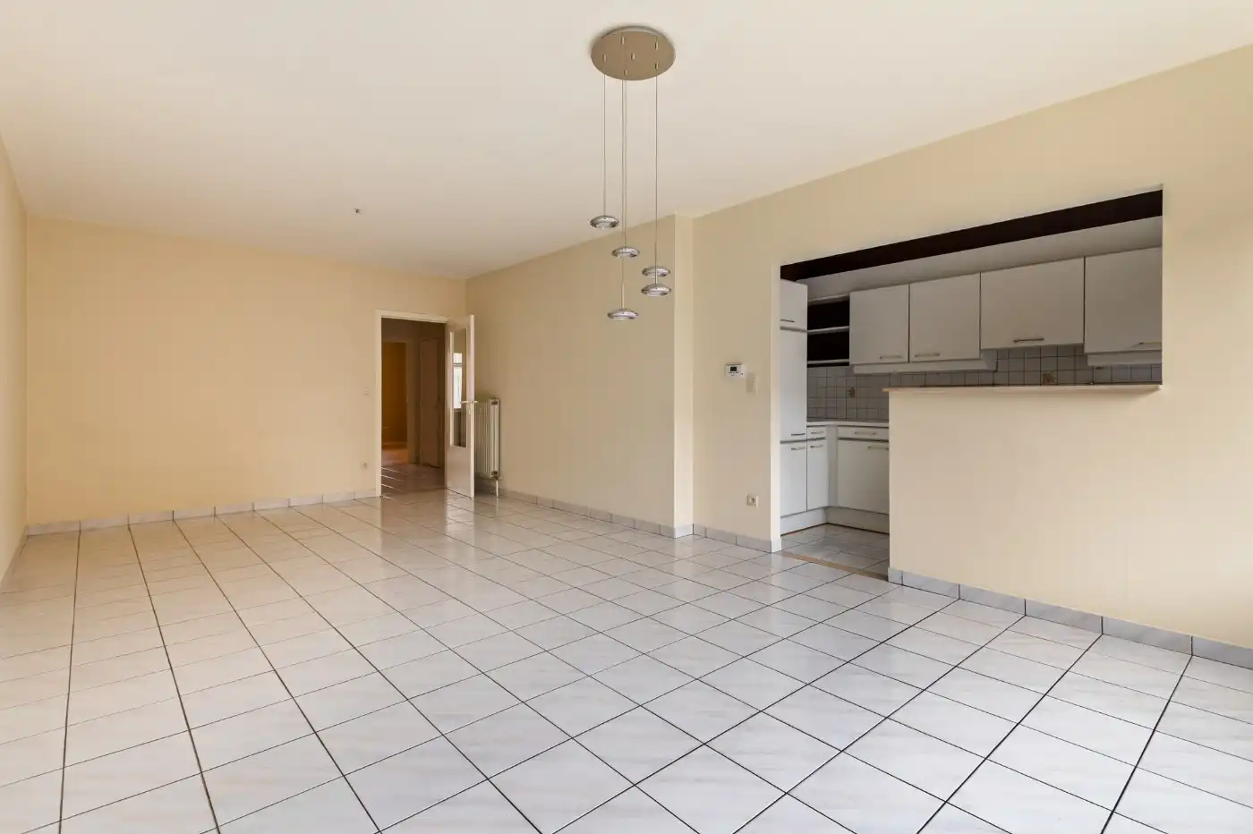 Tof, gelijkvloers, 2 slpk.-appt met privatief tuintje en ruime garagebox + staanplaats foto 6