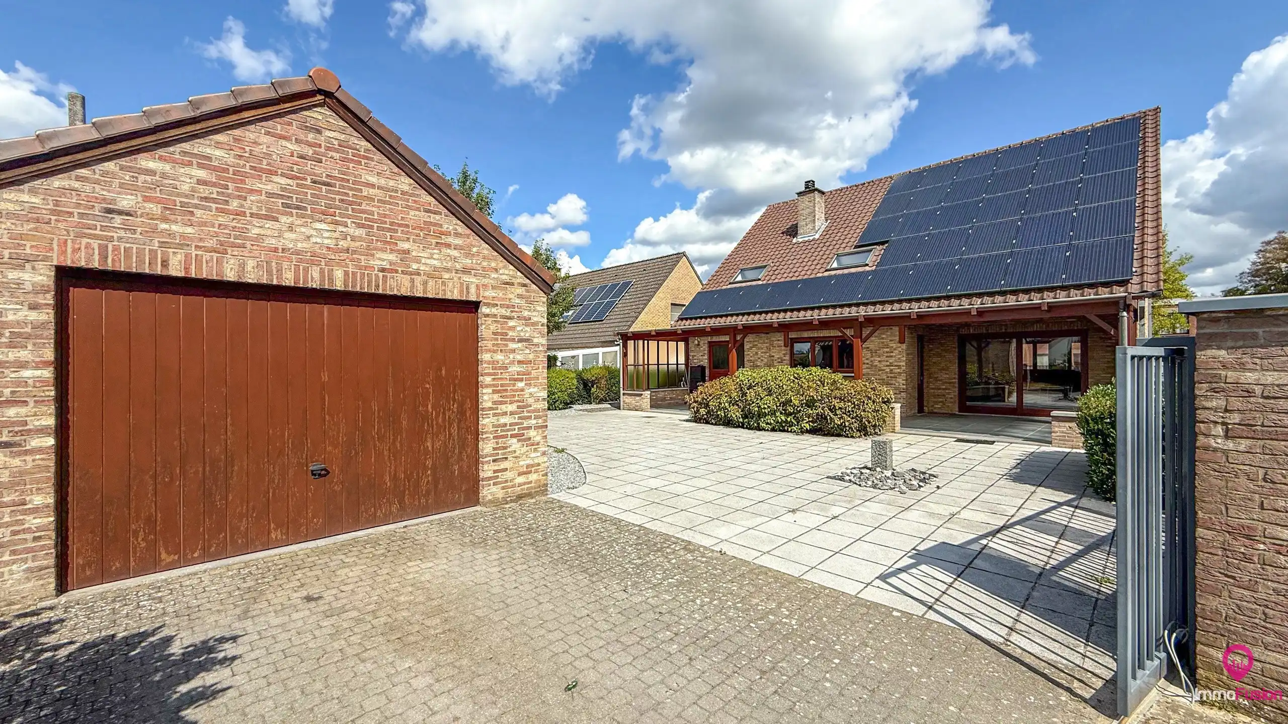 Ruime gezinswoning met 4 slpk, zonnepanelen en grote tuin! foto 42