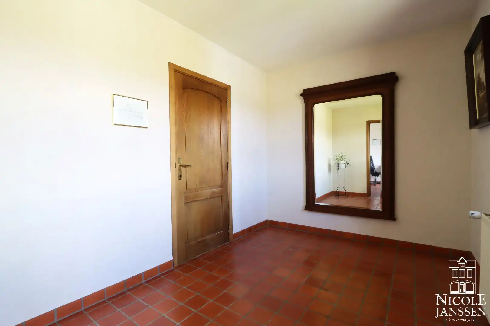 Instapklare en ruime gezinswoning met garage en diepe tuin in het gezellige Beek foto 5