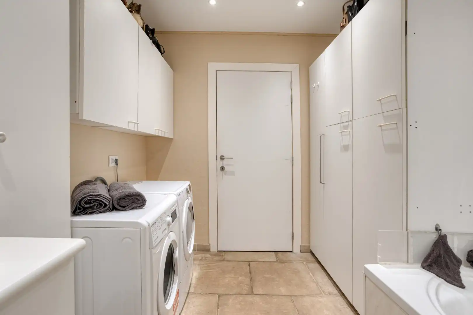 Lichtrijk, gelijkvloers appartement of handelsruimte met woonst! foto 14