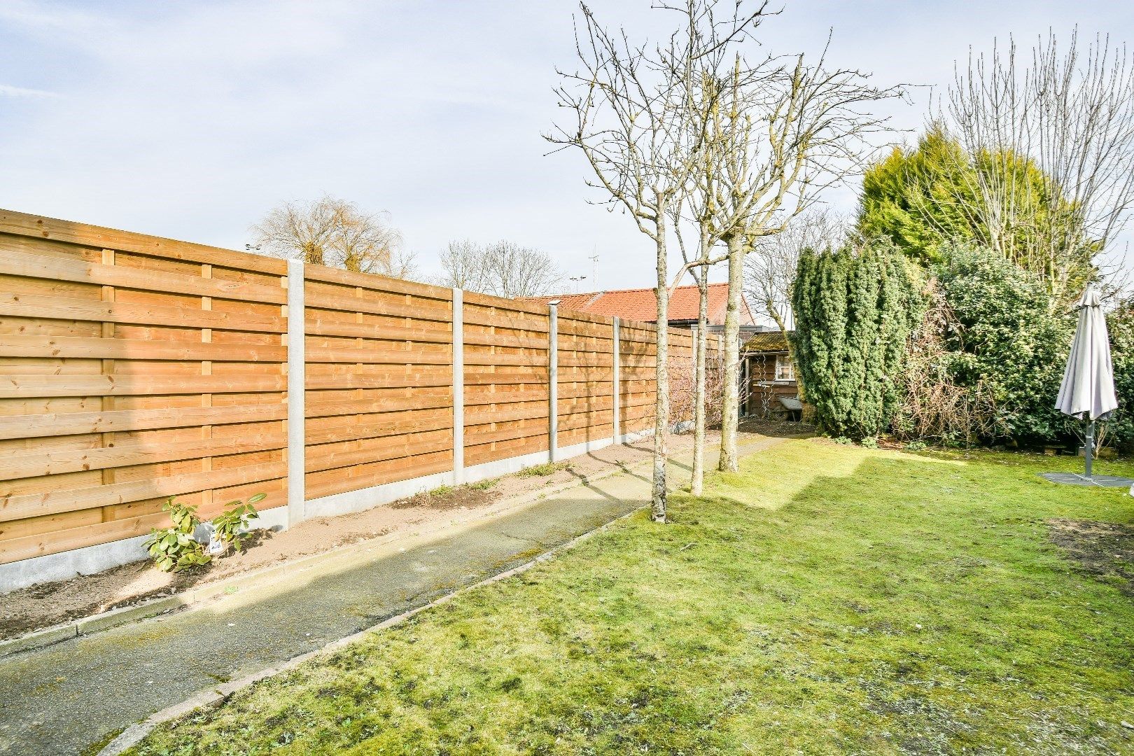Te renoveren woning in het hart van Torhout! foto 17