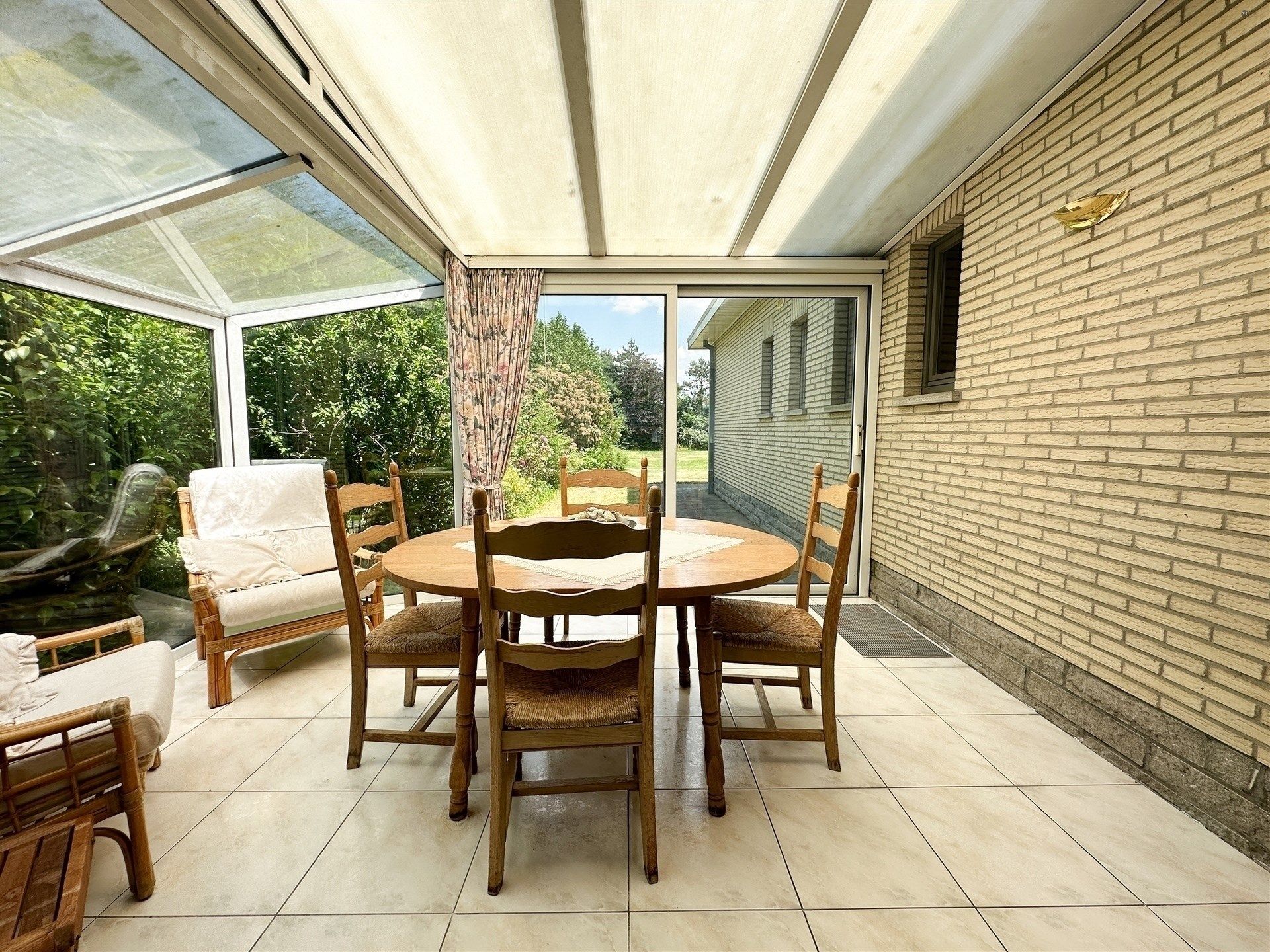 Goed onderhouden, ruime bungalow op 594m² grond foto 21