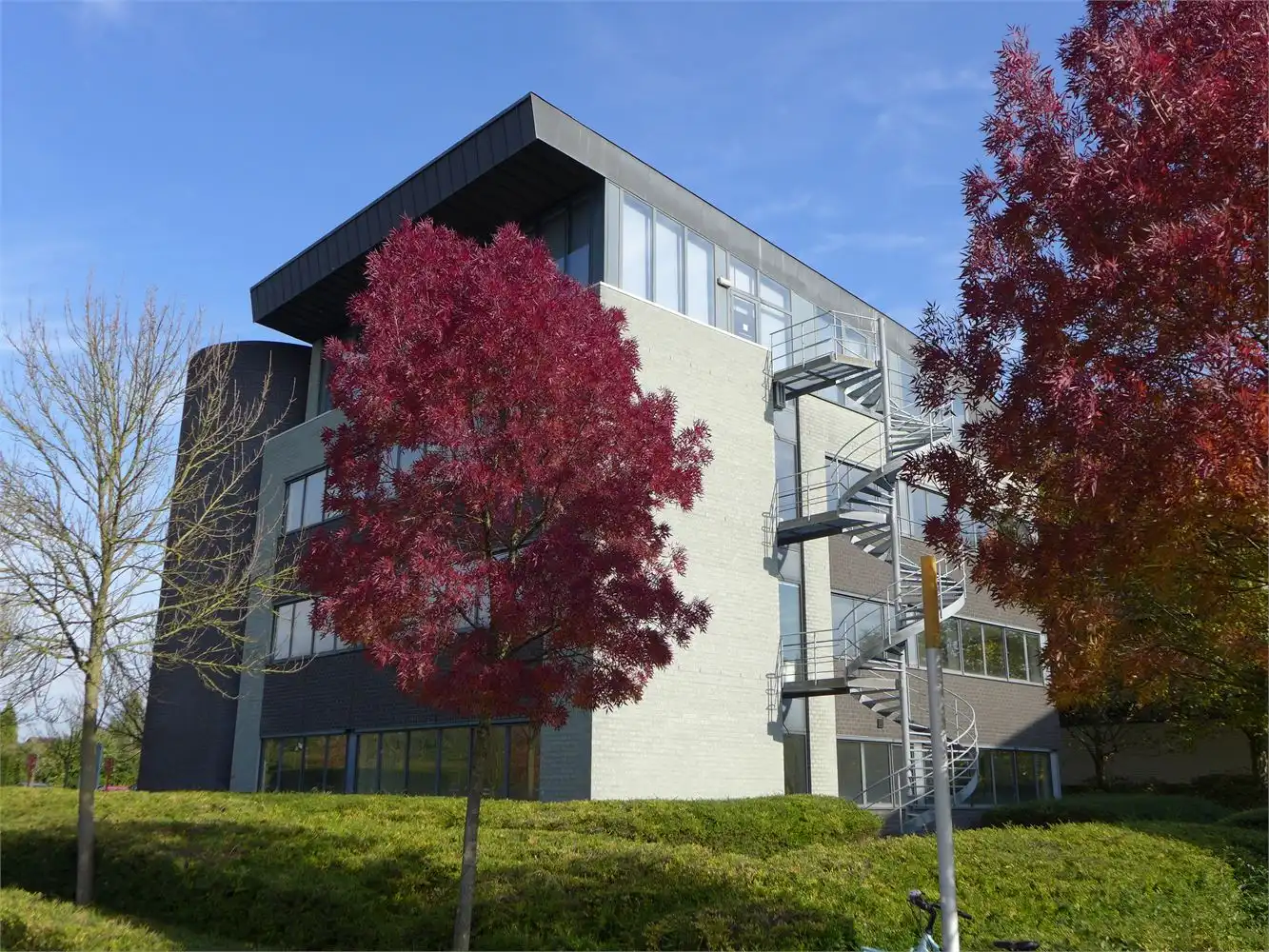 1.786 m² kantoren met 54p foto 2