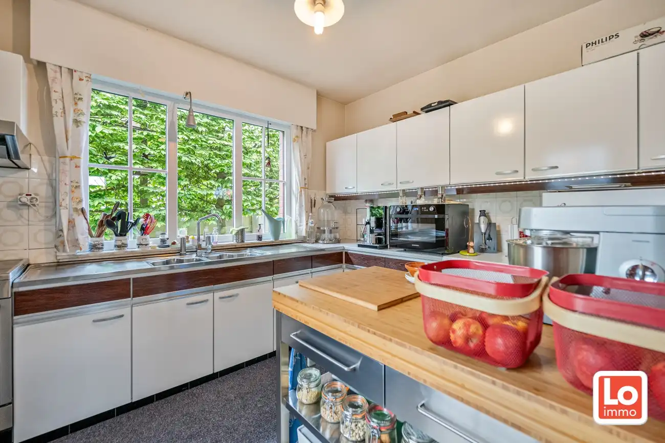 VERKOCHT! Degelijke alleenstaande woning met inpandige garage gelegen op een strategische locatie vlakbij Beervelde Dorp en het Park van Beervelde! foto 5