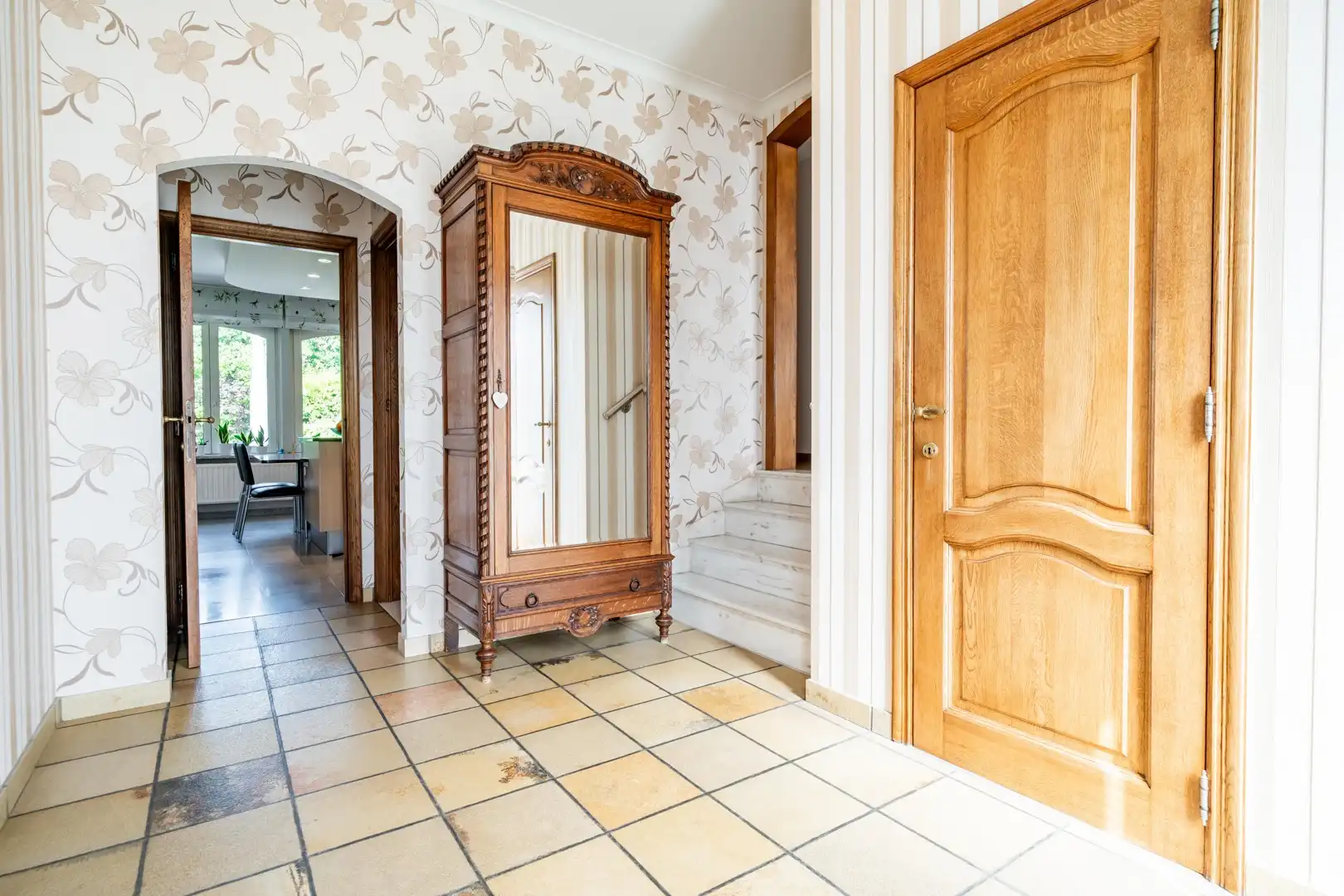 Charmante en bijzonder ruime woning met prachtige tuin en 3 slaapkamers foto 2