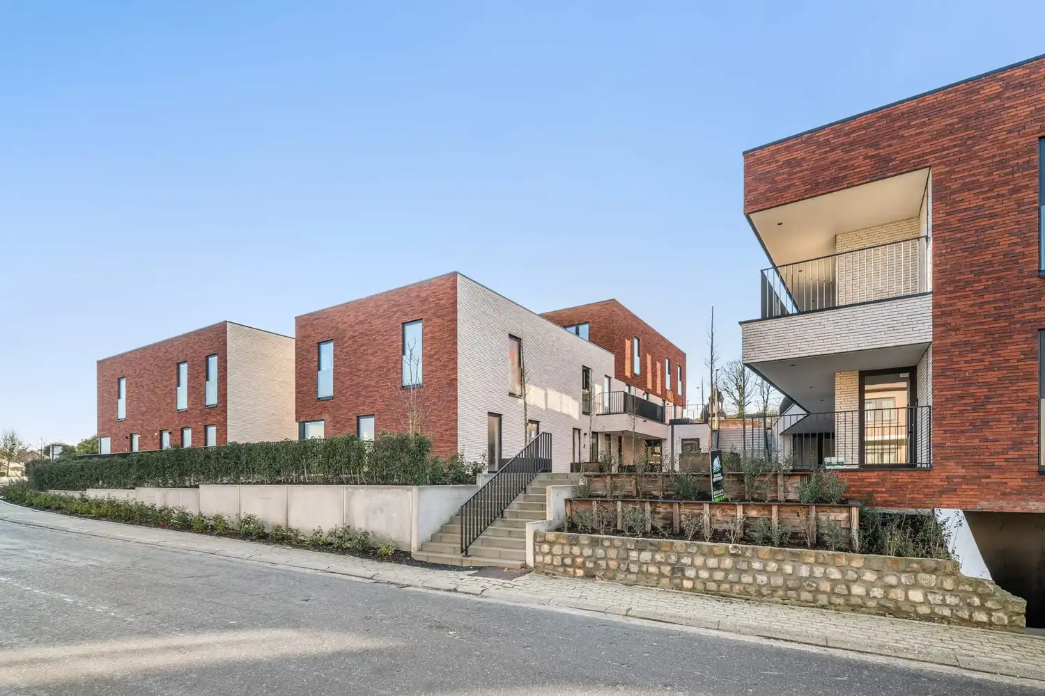 Luxueus wonen met ruim terras in het hart van Borgloon! foto {{pictureIndex}}