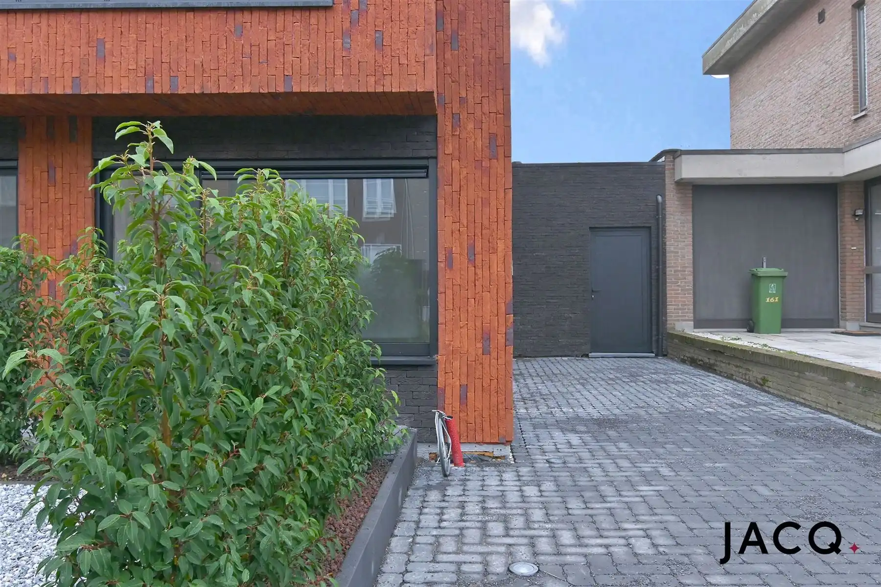 Gerenoveerd BEN-appartement te Berchem! foto 17