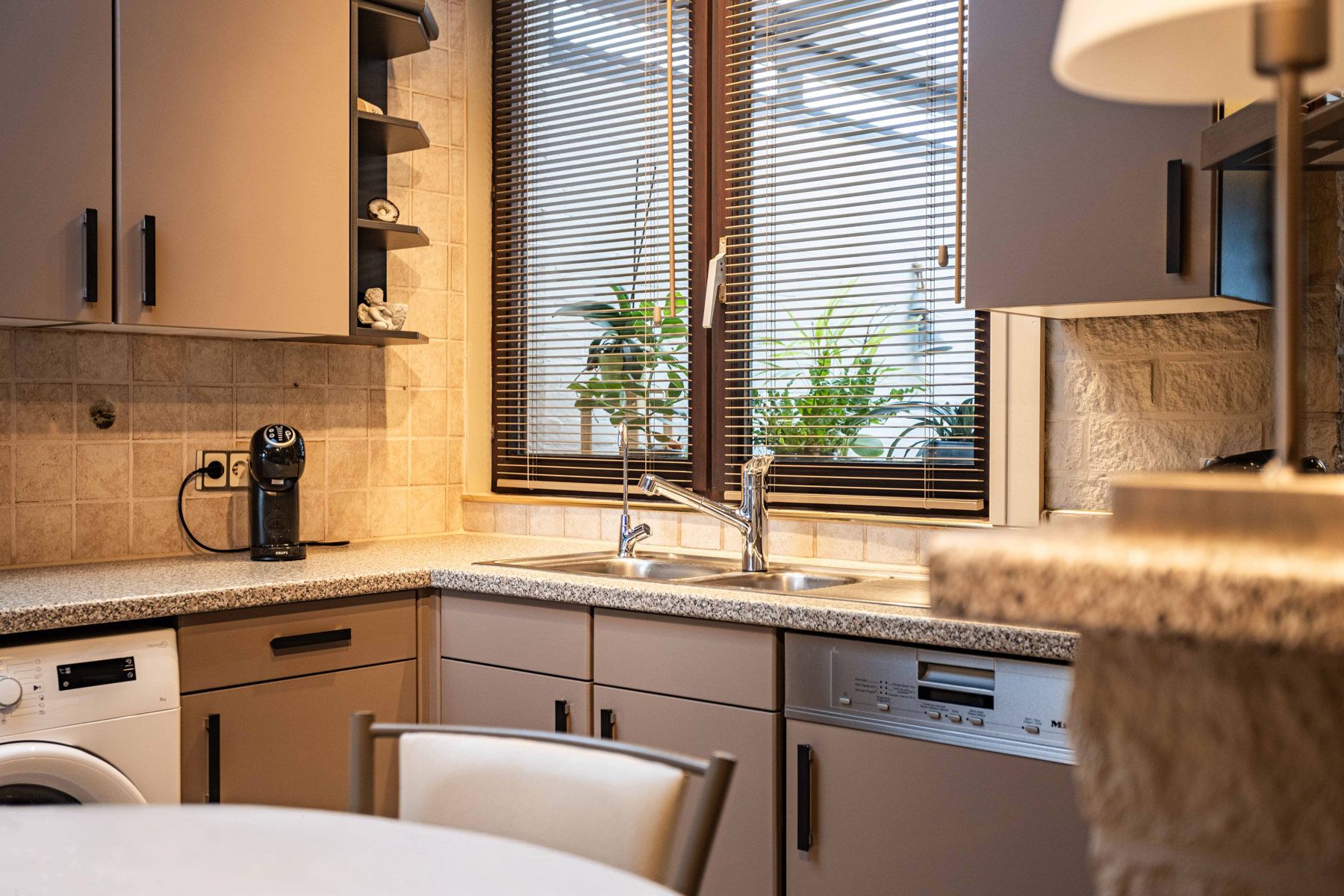 Charmante gezinswoning met 4SLPK en tuin foto 7