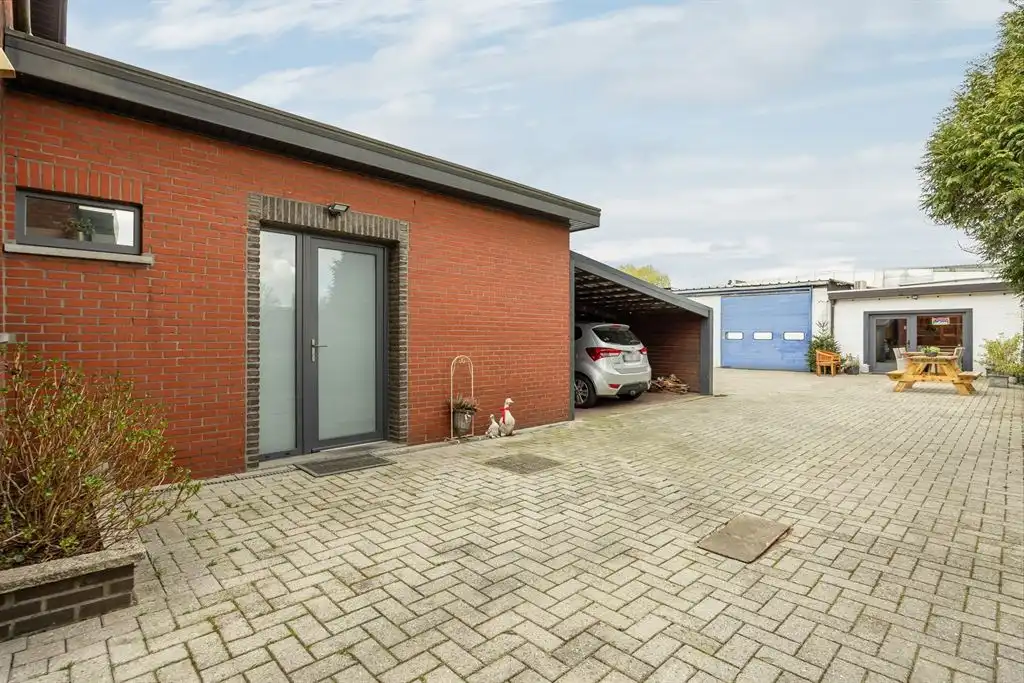 Woning met multifunctioneel magazijn foto 20