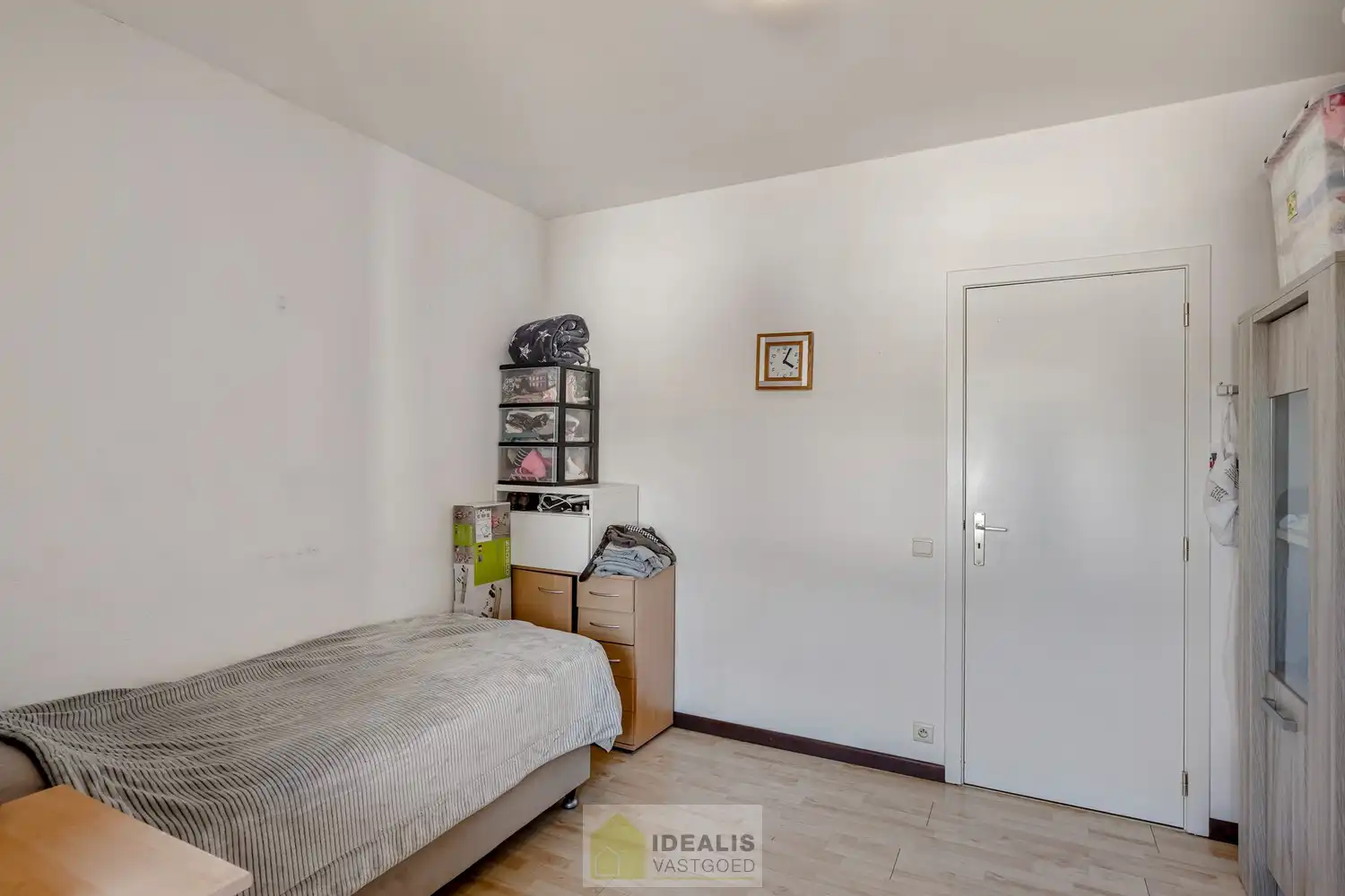 IDEALIS VASTGOED – GELIJKVLOERS APPARTEMENT MET LICHTRIJKE LEEFRUIMTE EN AANSLUITEND RUIME KEUKEN, BADKAMER, 2 SLAAPKAMERS EN GARAGEBOX OP EEN UITERST GUNSTIGE LOCATIE VLAK BIJ HET CENTRUM VAN PELT! foto 18