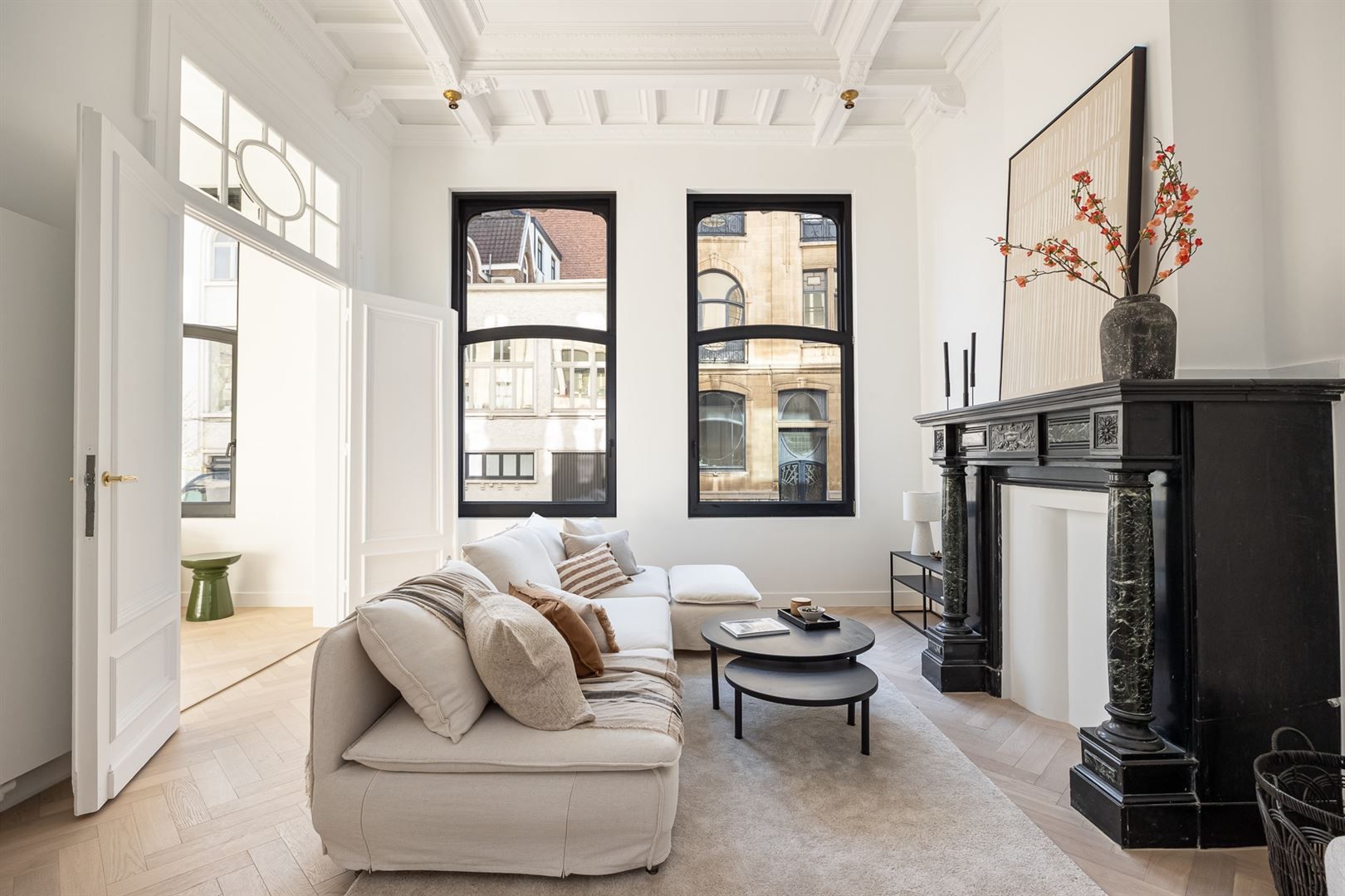 Elegant gelijkvloers in gerenoveerd Art Nouveau gebouw foto 3