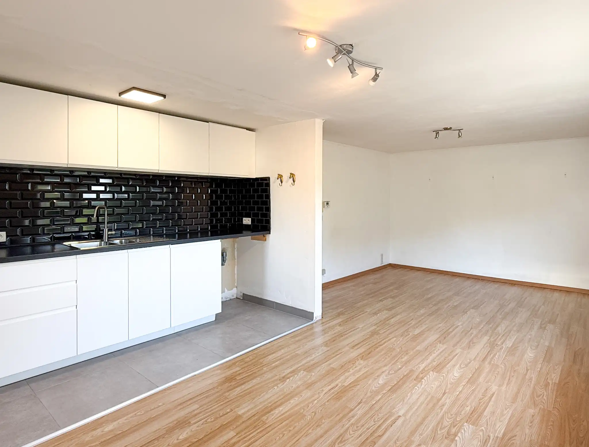 Dakappartement met twee slaapkamers en garagebox te huur in Kruibeke! foto 5