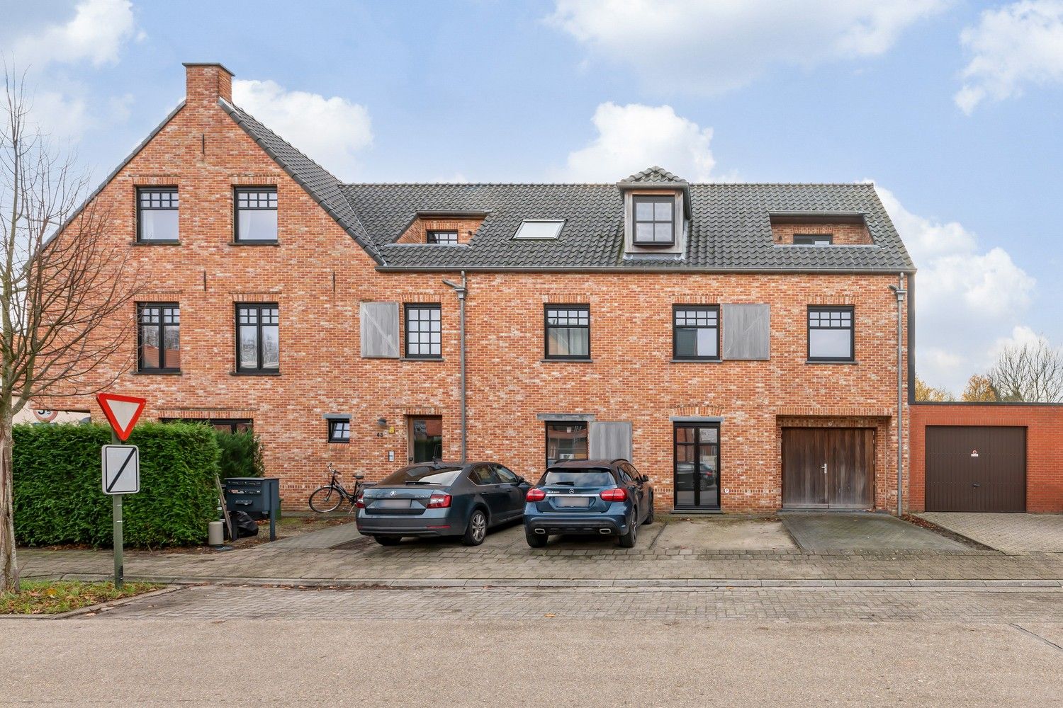 NIEUWE VRAAGPRIJS!! Gelijkvloers appartement (duplex) met 2 slaapkamers. foto 2