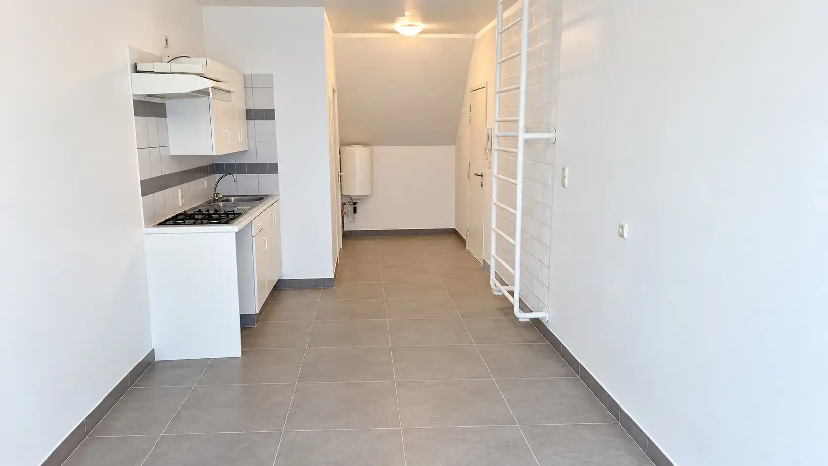 Moderne studio/appartement te huur aan de Trekweg in Gent – Perfecte locatie voor comfort en gemak! foto 3