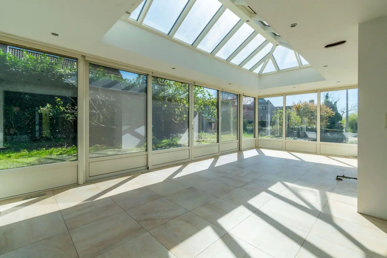 Een ruime (250m²), te moderniseren villa!! foto 3