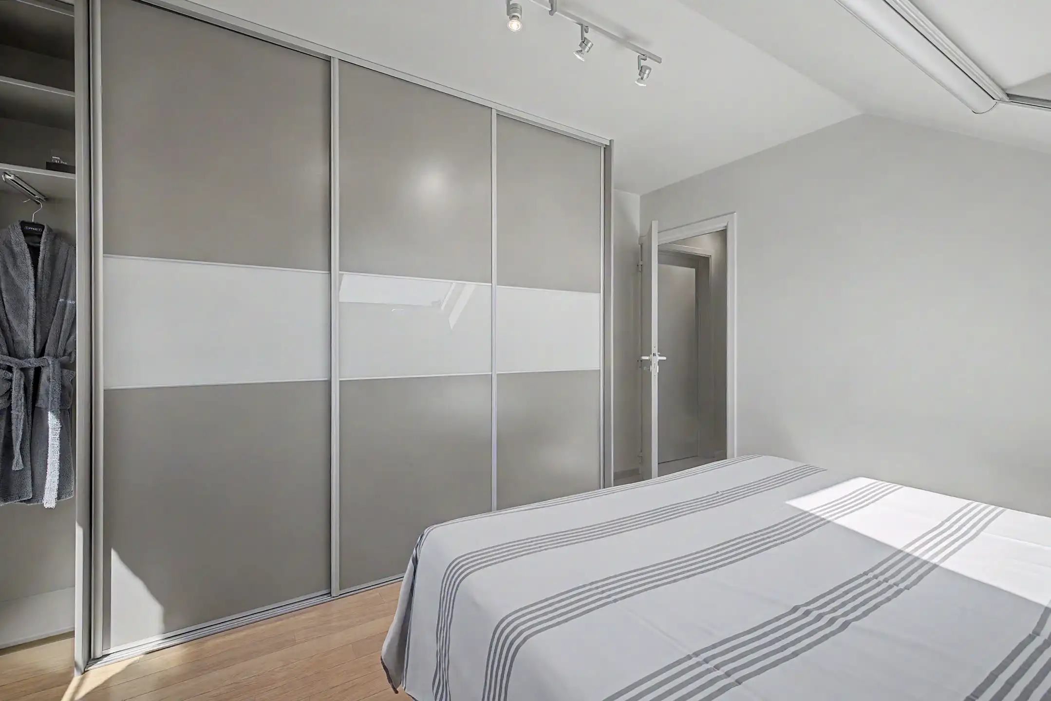 Instapklare woning met zwembad en prachtig vergezicht foto 24