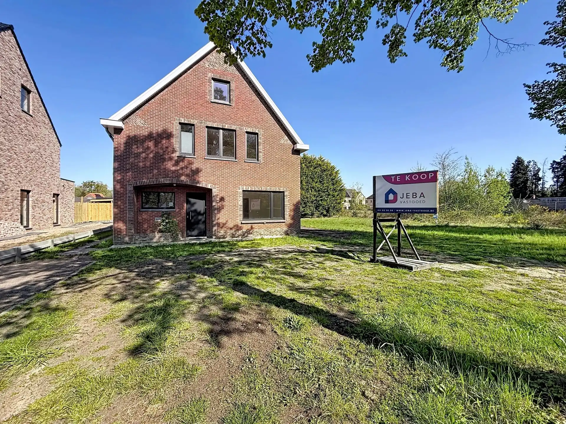 Zeer ruime en verzorgde woning met 5 slaapkamers en 2 badkamers op een groot perceel. foto 37