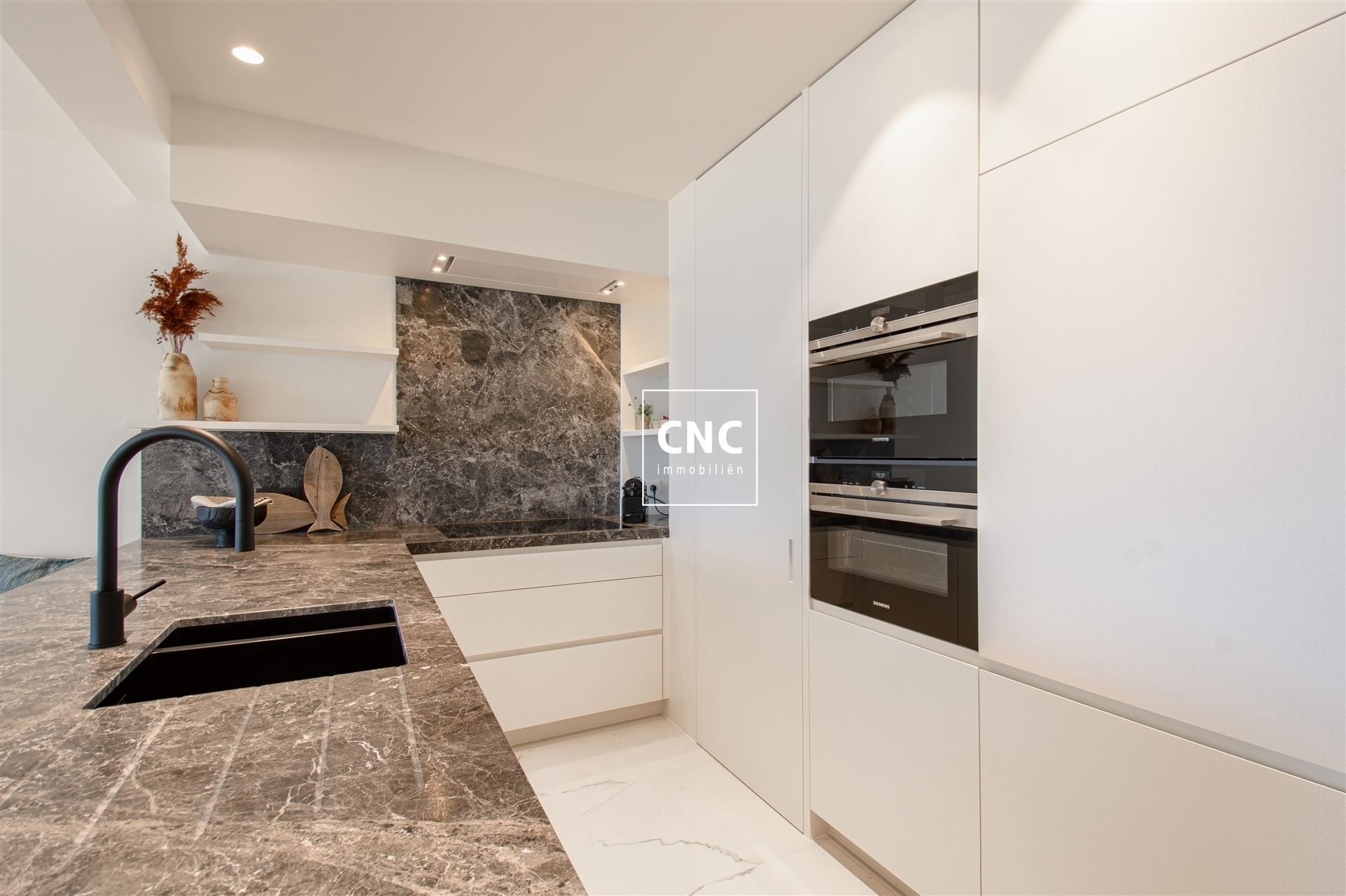 Luxueus en modern gerenoveerd appartement met wijds frontaal zeezicht aan het Albertstrand! Parking mogelijk in nabije omgeving. foto 6