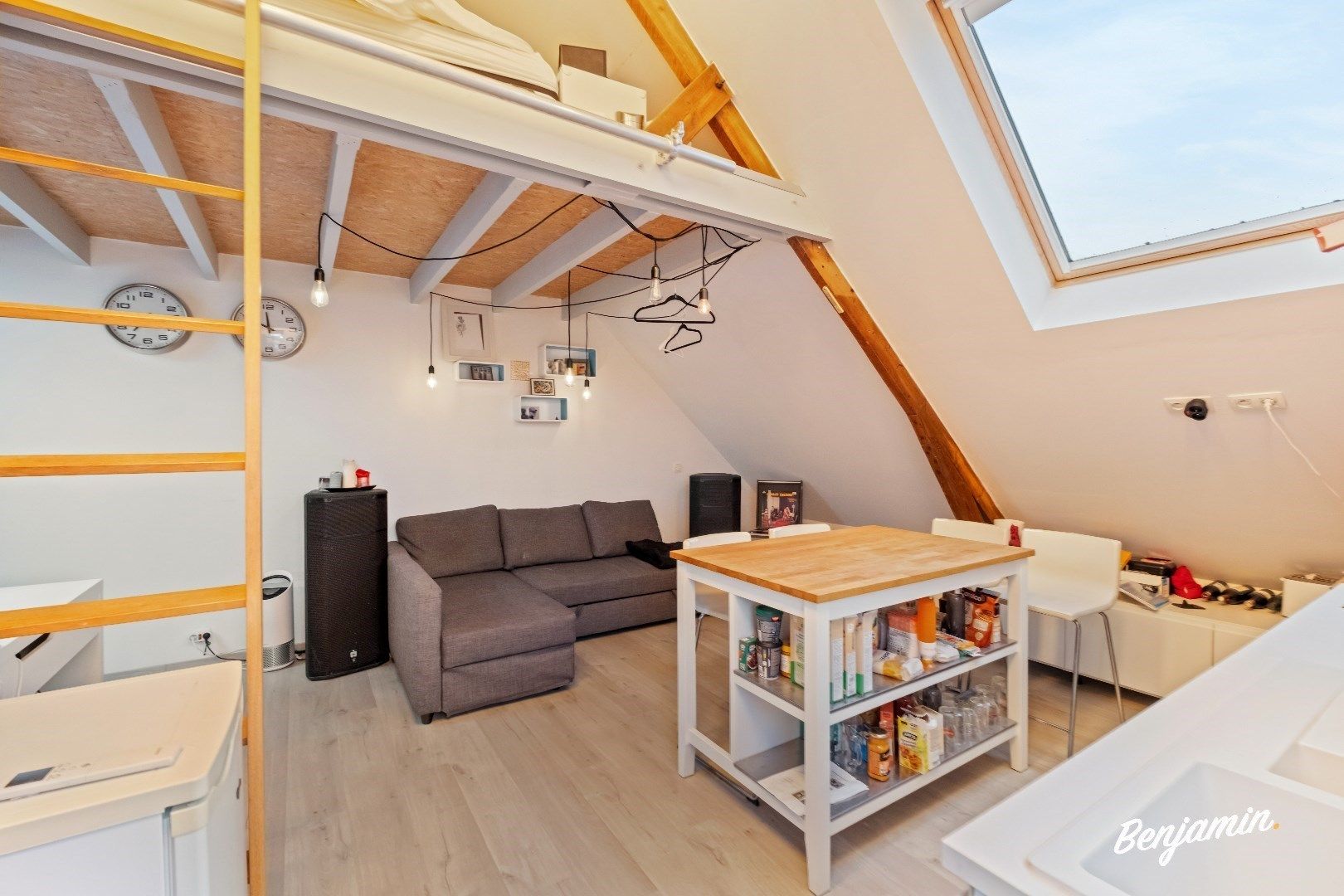 Halfopen woning met loods in Heule foto 4