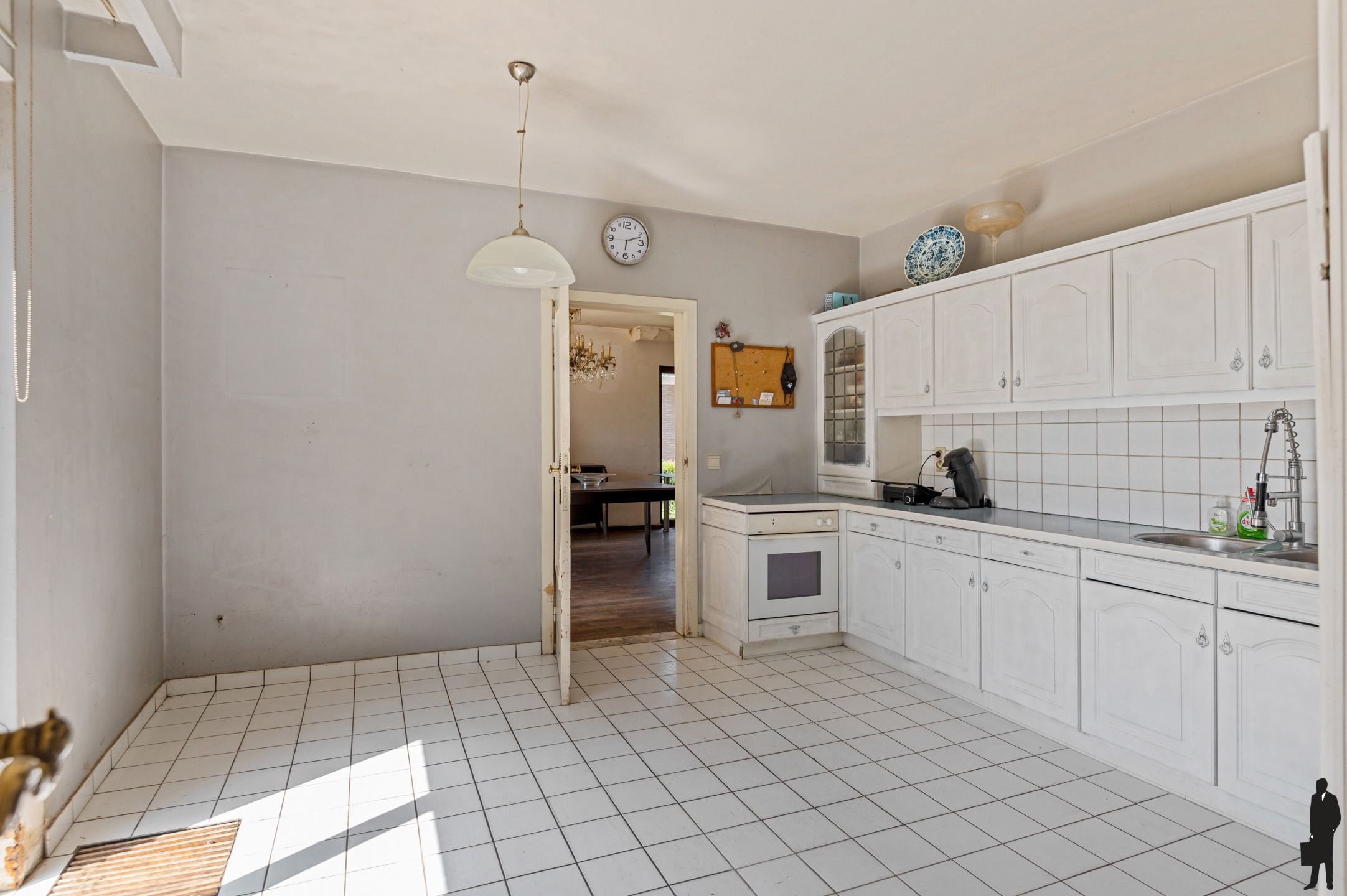 Welgelegen woning met zeer veel potentieel en groen zicht foto 9