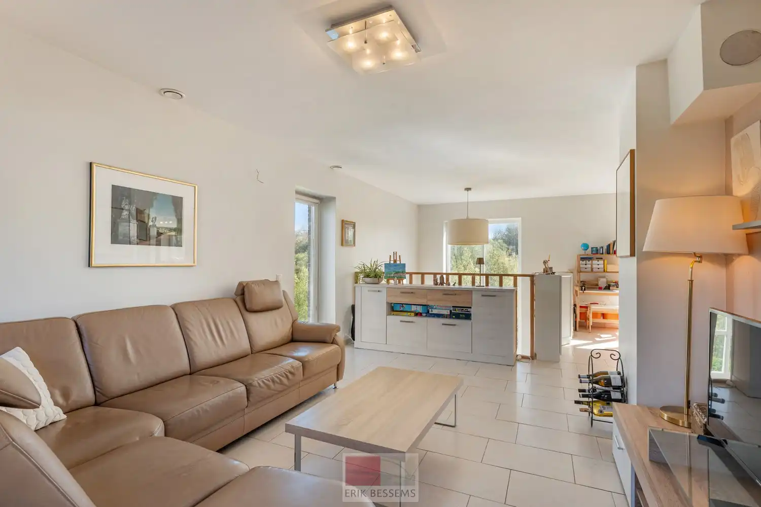 Zeer energiezuinige, vrijstaande woning, gebouwd in 2011, gelegen op een perceel van 715 m² met een bewoonbare oppervlakte van ca. 220 m² foto 6