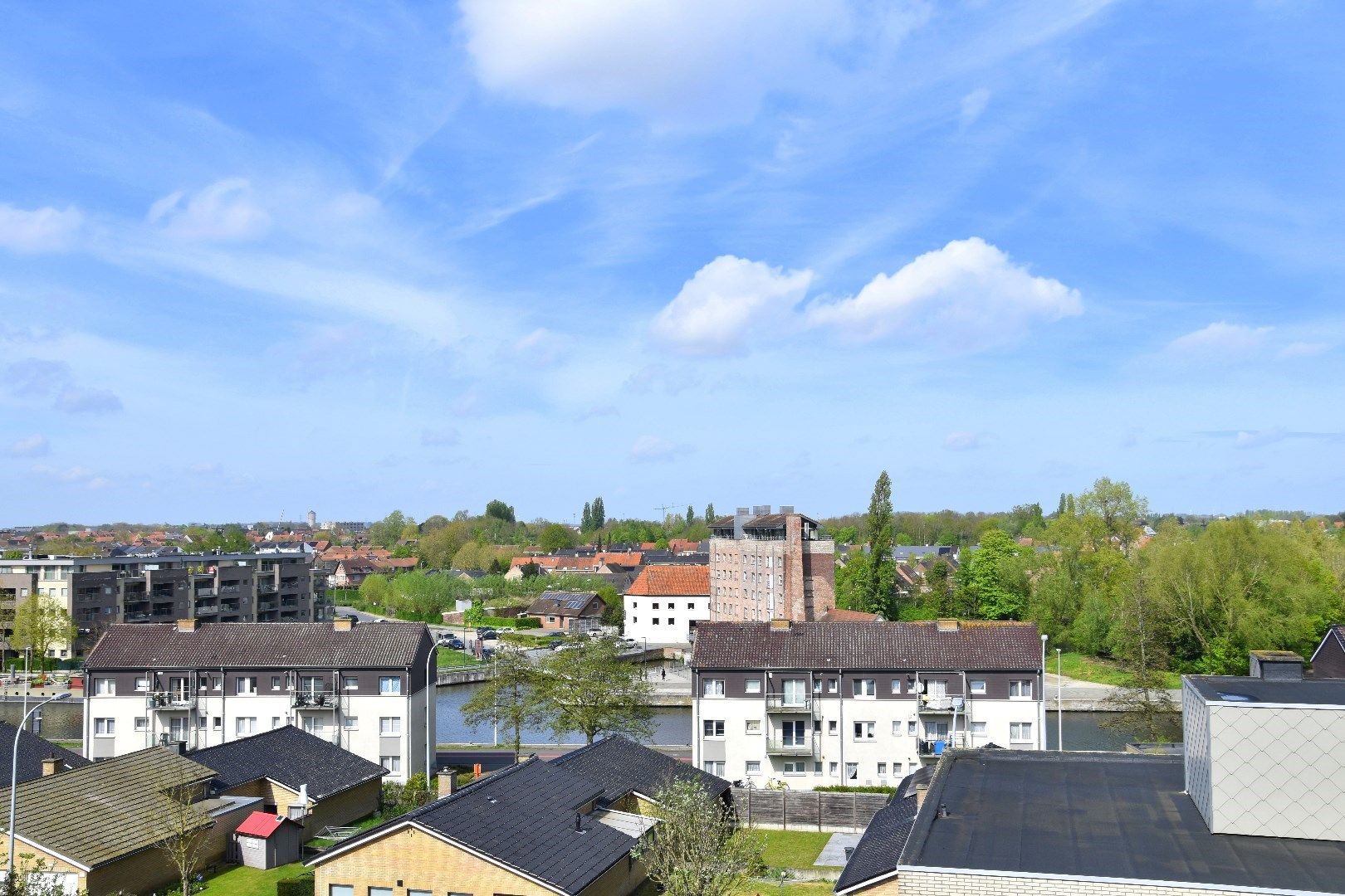 Ruim 3-slaapkamer appartement op de 4de verdieping met kelderberging en autostaanplaats te koop in Harelbeke foto 14