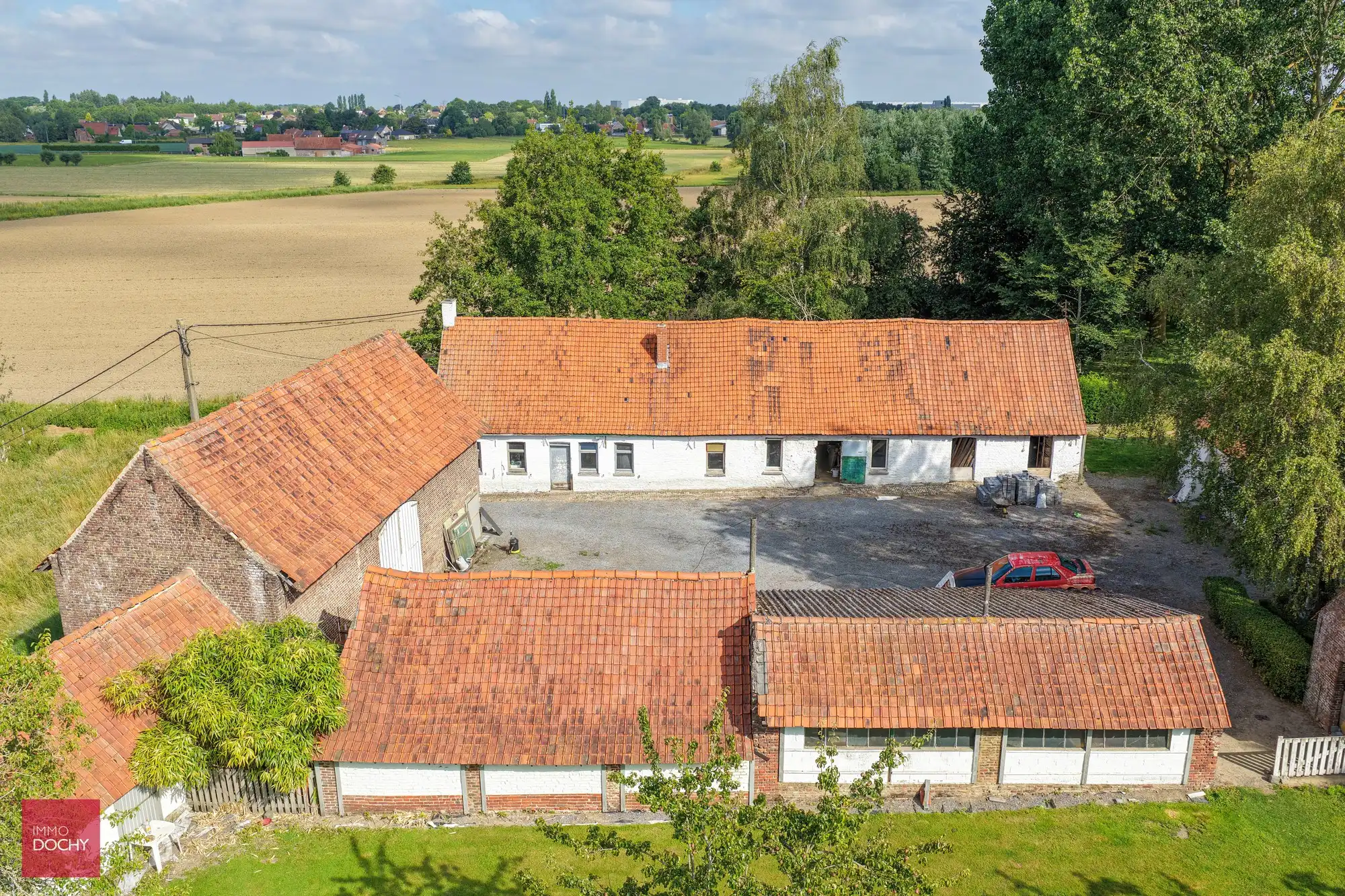 Volledig te renoveren hoeve met verschillende bijgebouwen foto 6