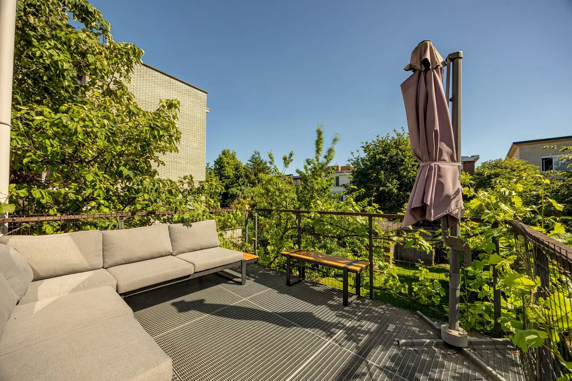 Instapklare, volledig gerenoveerde, halfopen bebouwing op een fantastische locatie foto 31
