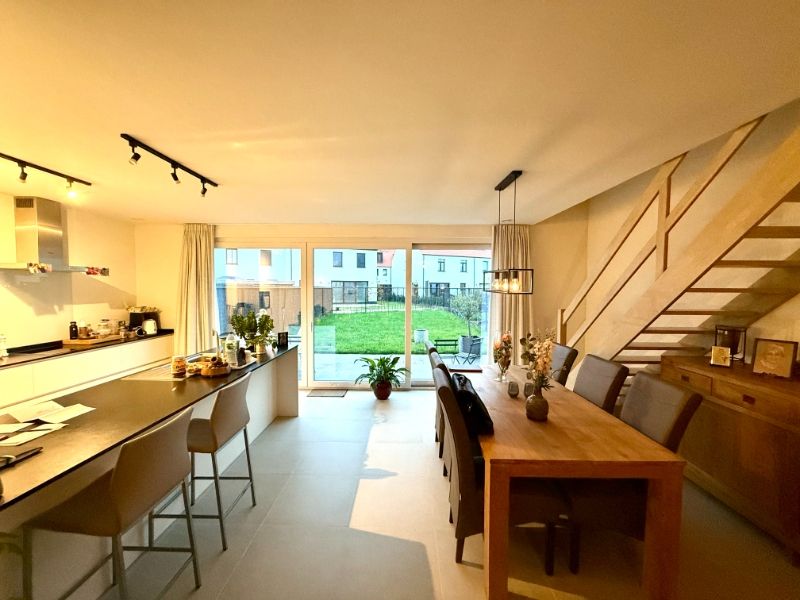 Recente, instapklare woning met 3 ruime slaapkamers en garage foto 7