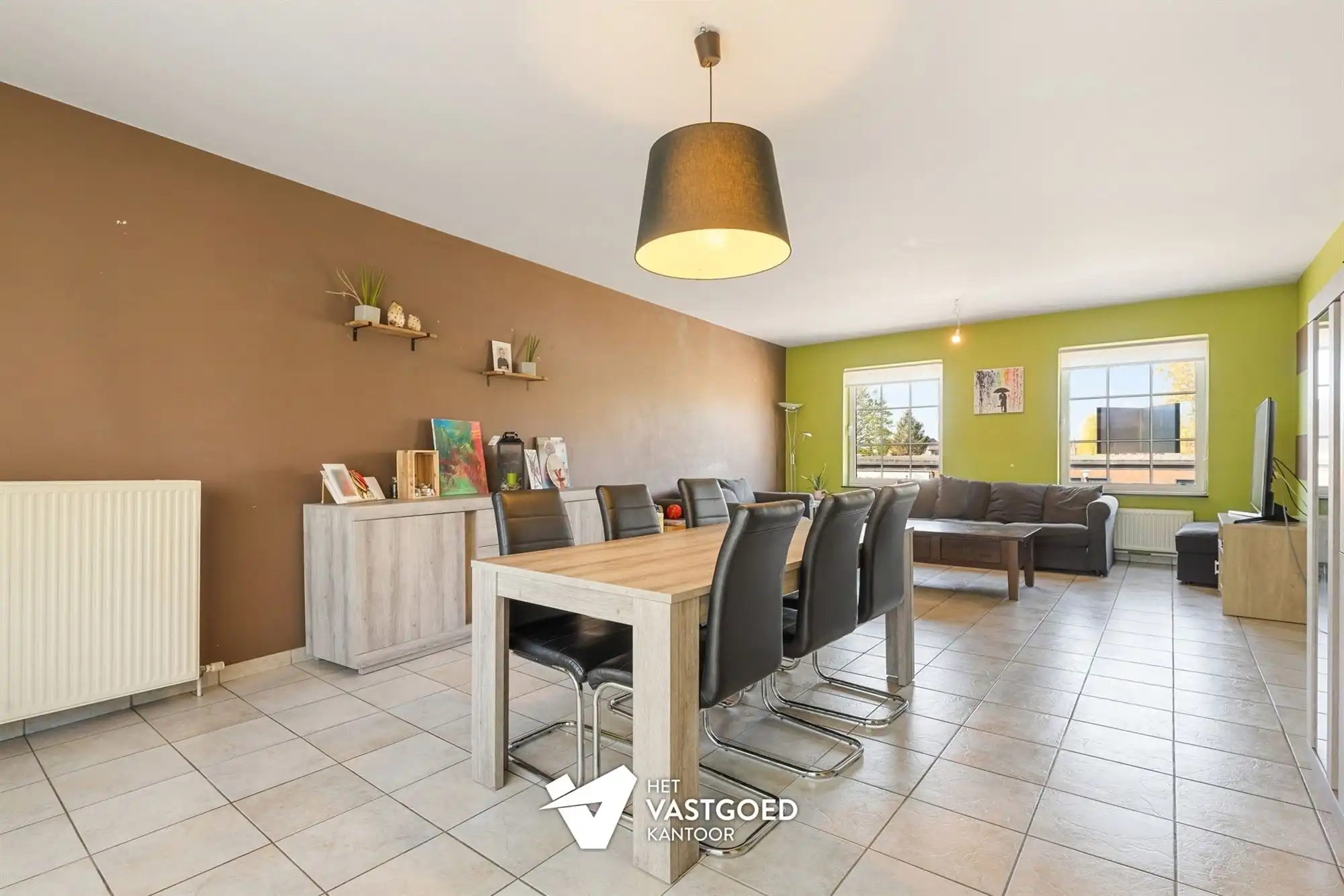 ZEER RUIM EN LICHTRIJK DUPLEX APPARTEMENT (149M²) MET 2 SLAAPKAMERS EN LEUKE VERANDA MET 2 TERRASSEN TE LAAKDAL foto 3