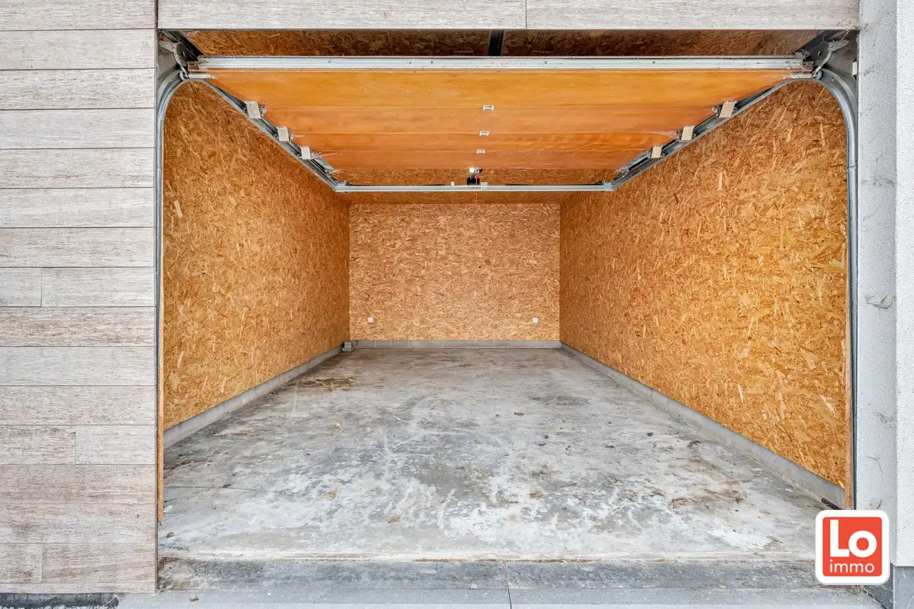 VERKOCHT! Moderne en instapklare halfopen woning met afzonderlijke garage in Lochristi! foto 14