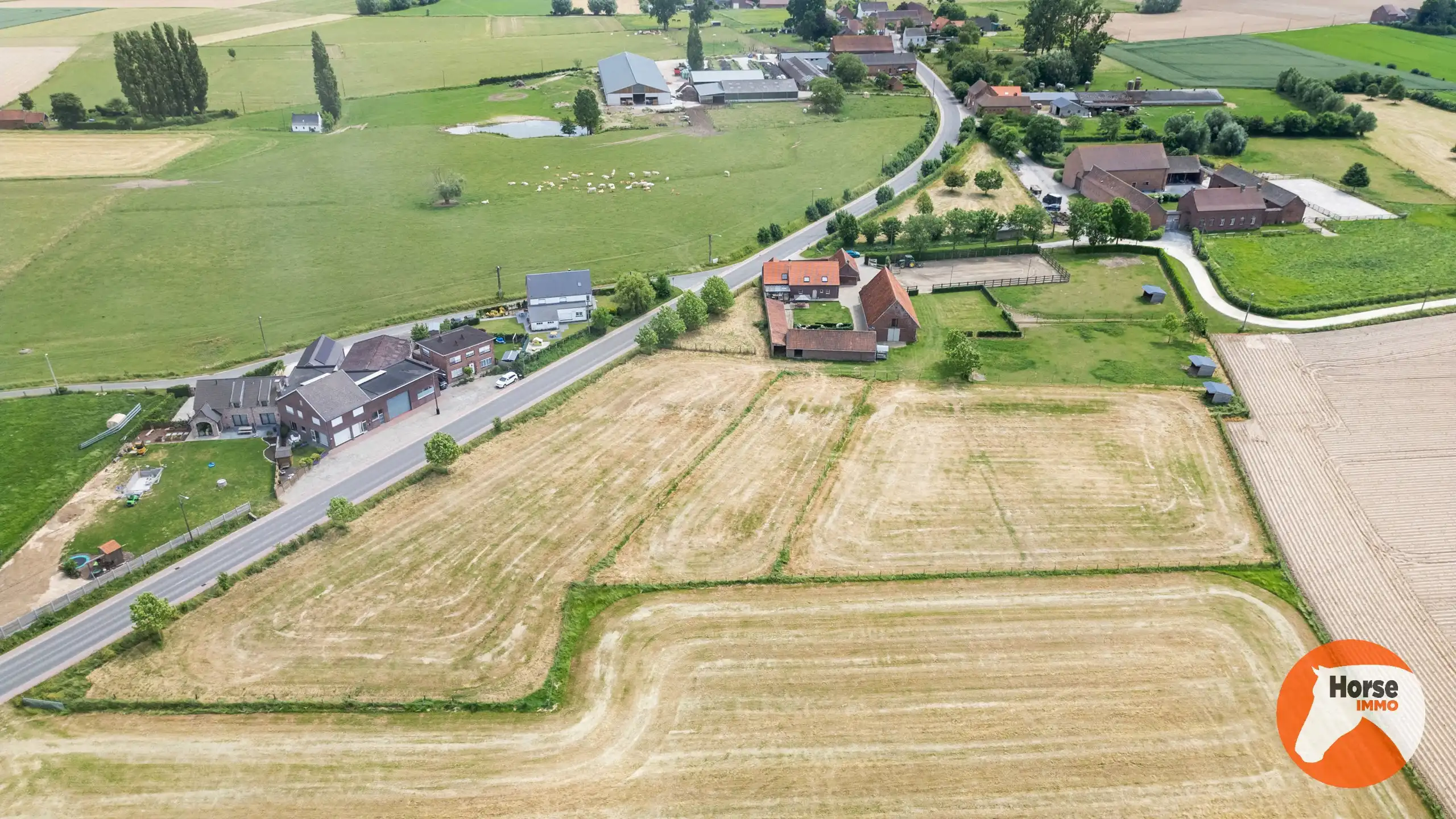 HEIKRUIS - Karaktervolle hoeve met stallen en piste op 1,7ha foto 34