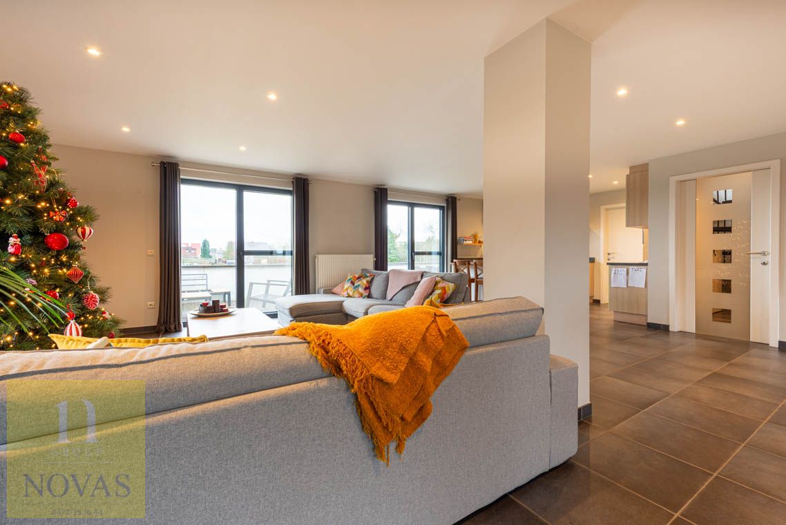 Unieke locatie, 3 slaapkamers, groot terras, heel ruime woonkamer foto 3