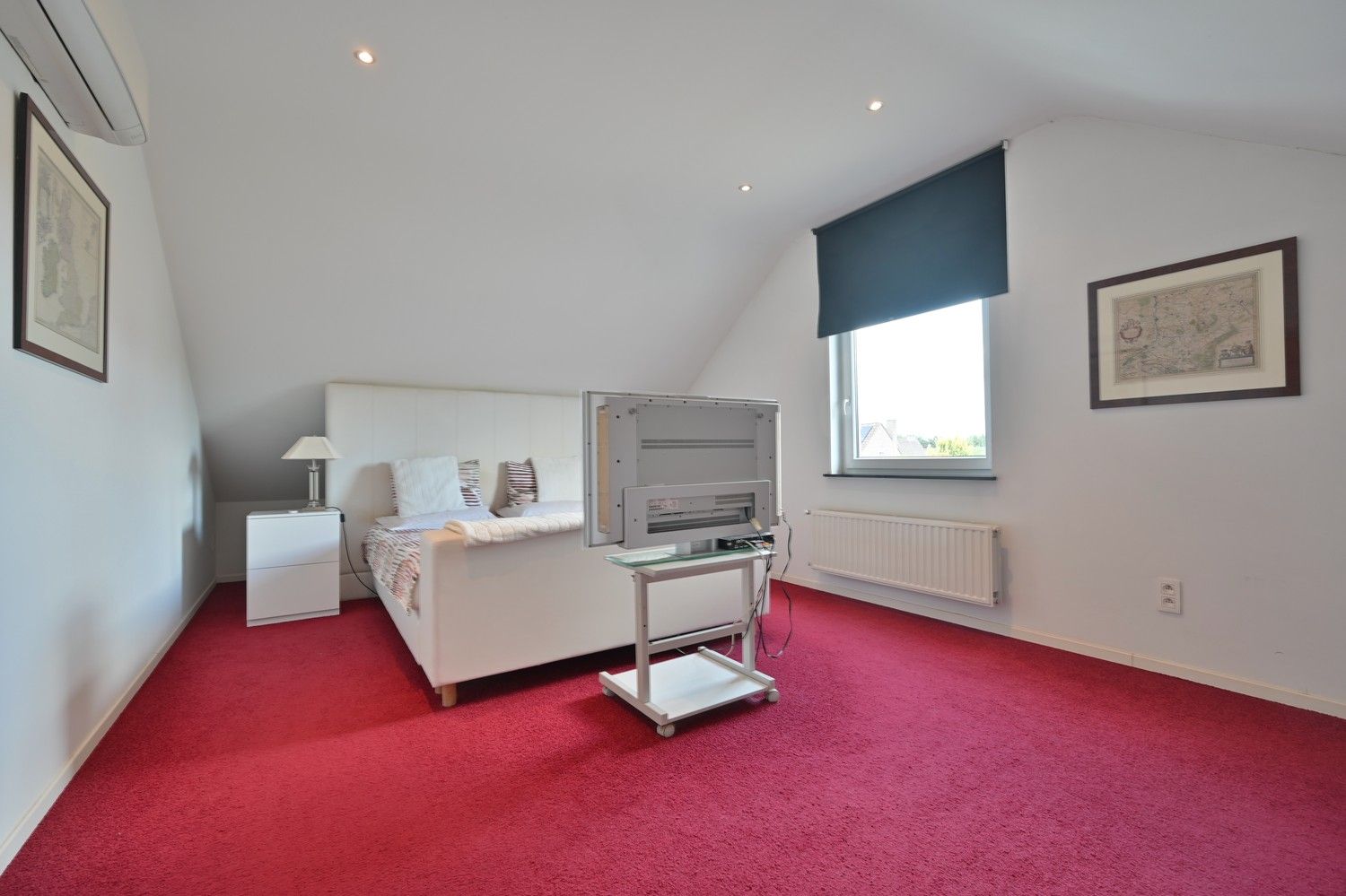 Ruime woning met zwembad en royaal poolhouse, op rustige locatie in Rekem, direct grenzend aan velden foto 36