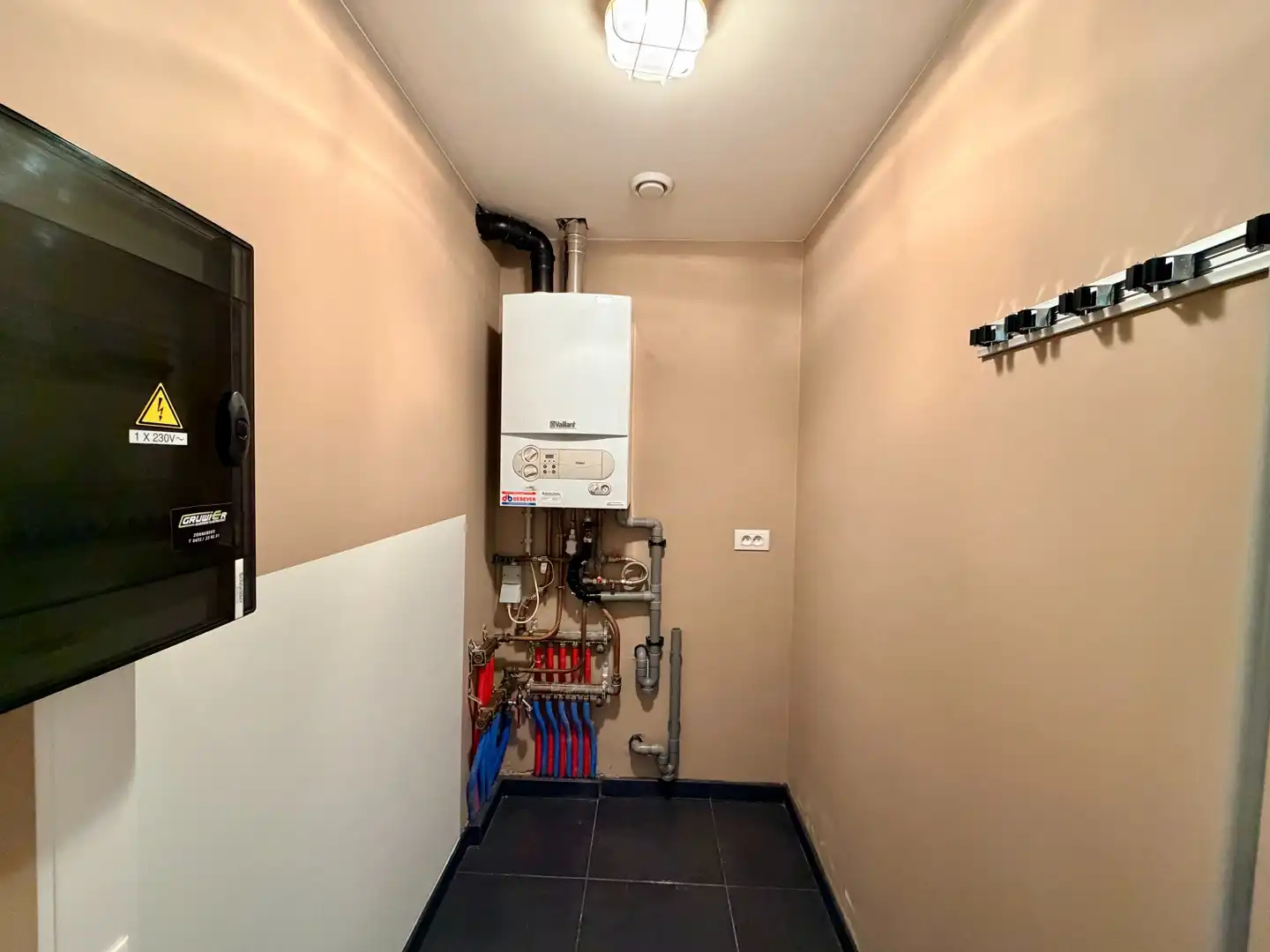 Instapklaar 2-slaapkamerappartement en terras op wandelafstand van centrum Tielt! foto 12