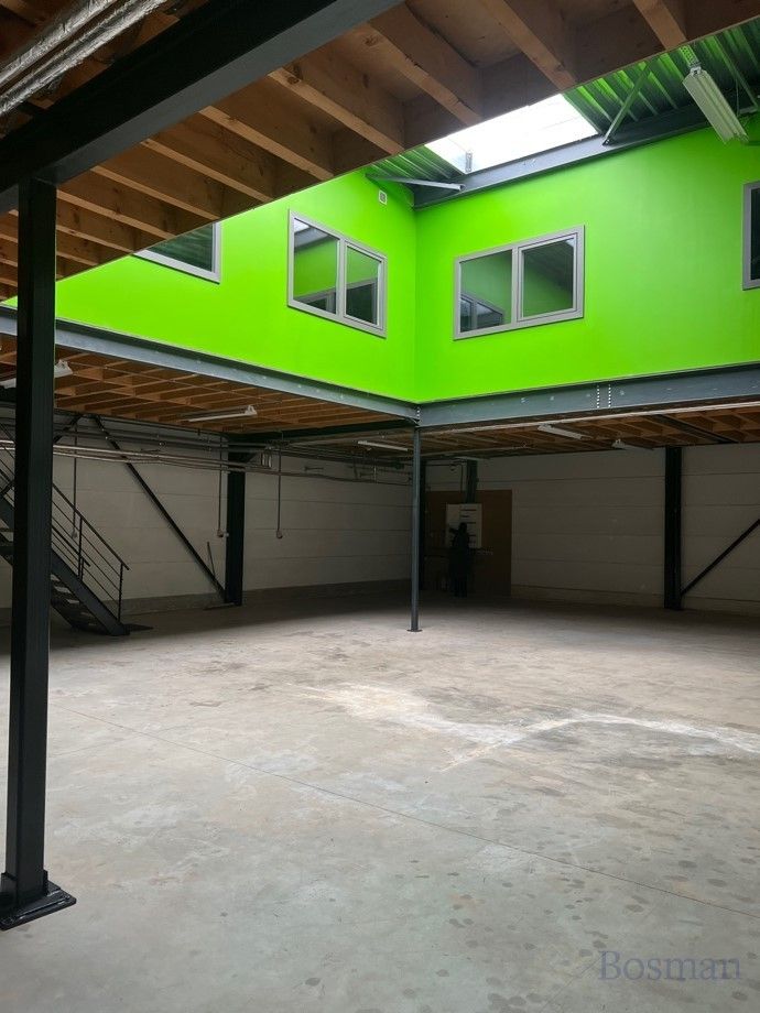 Magazijn (232m²) met appartement te huur in Winkelomheide (Geel) foto 2