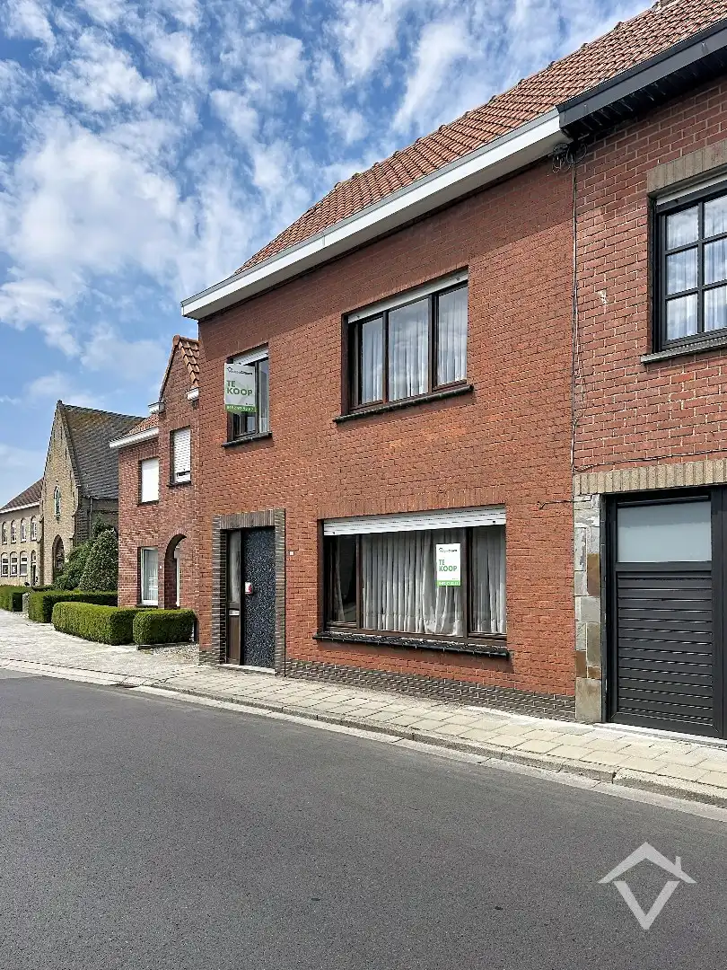 Hoofdfoto van de publicatie: Solide woning met 3 slaapkamers, garage en tuin op topligging in Beerst nabij Diksmuide