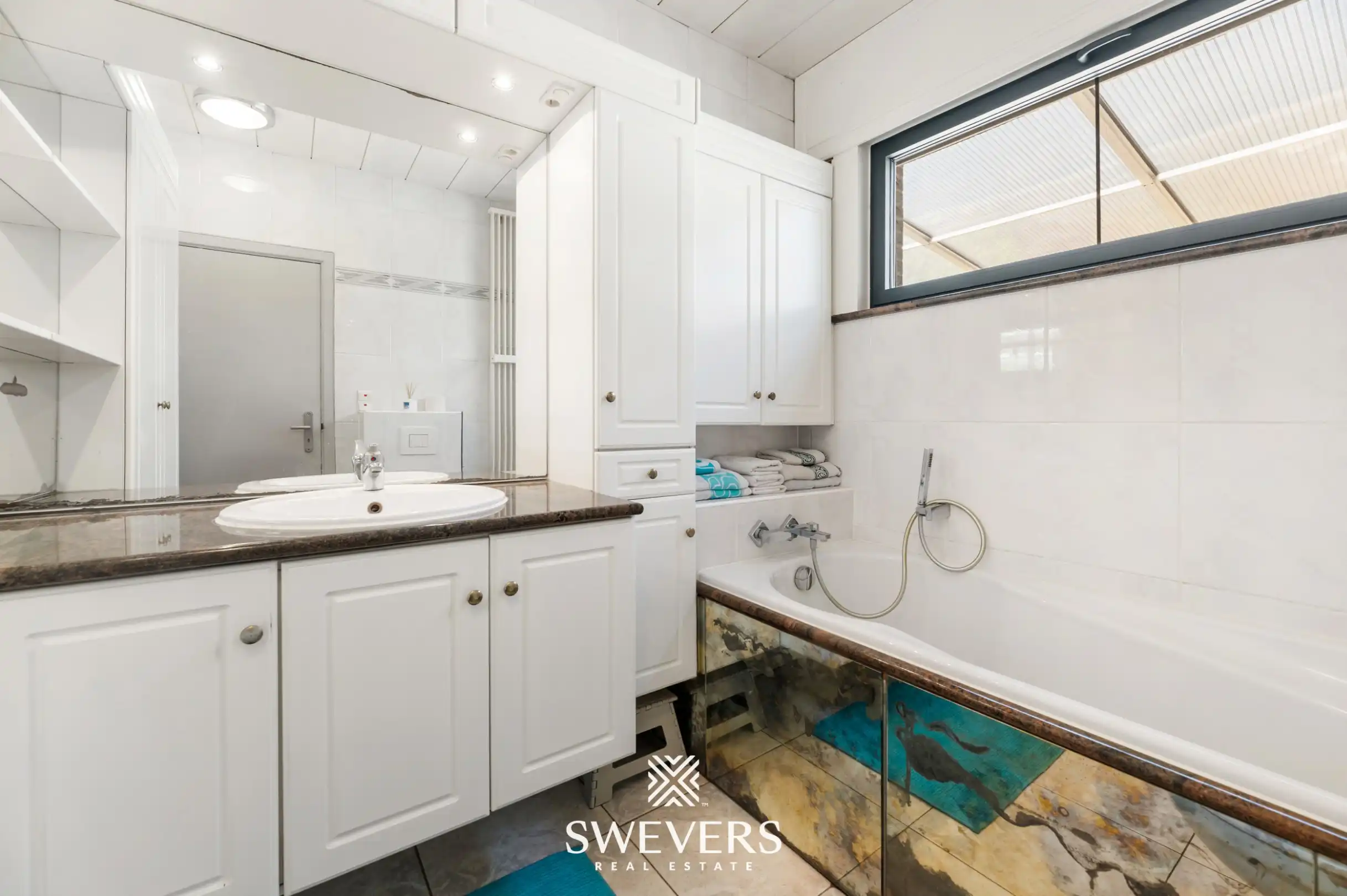 Gerenoveerde woning met 4 slaapkamers op 20a 86ca foto 14