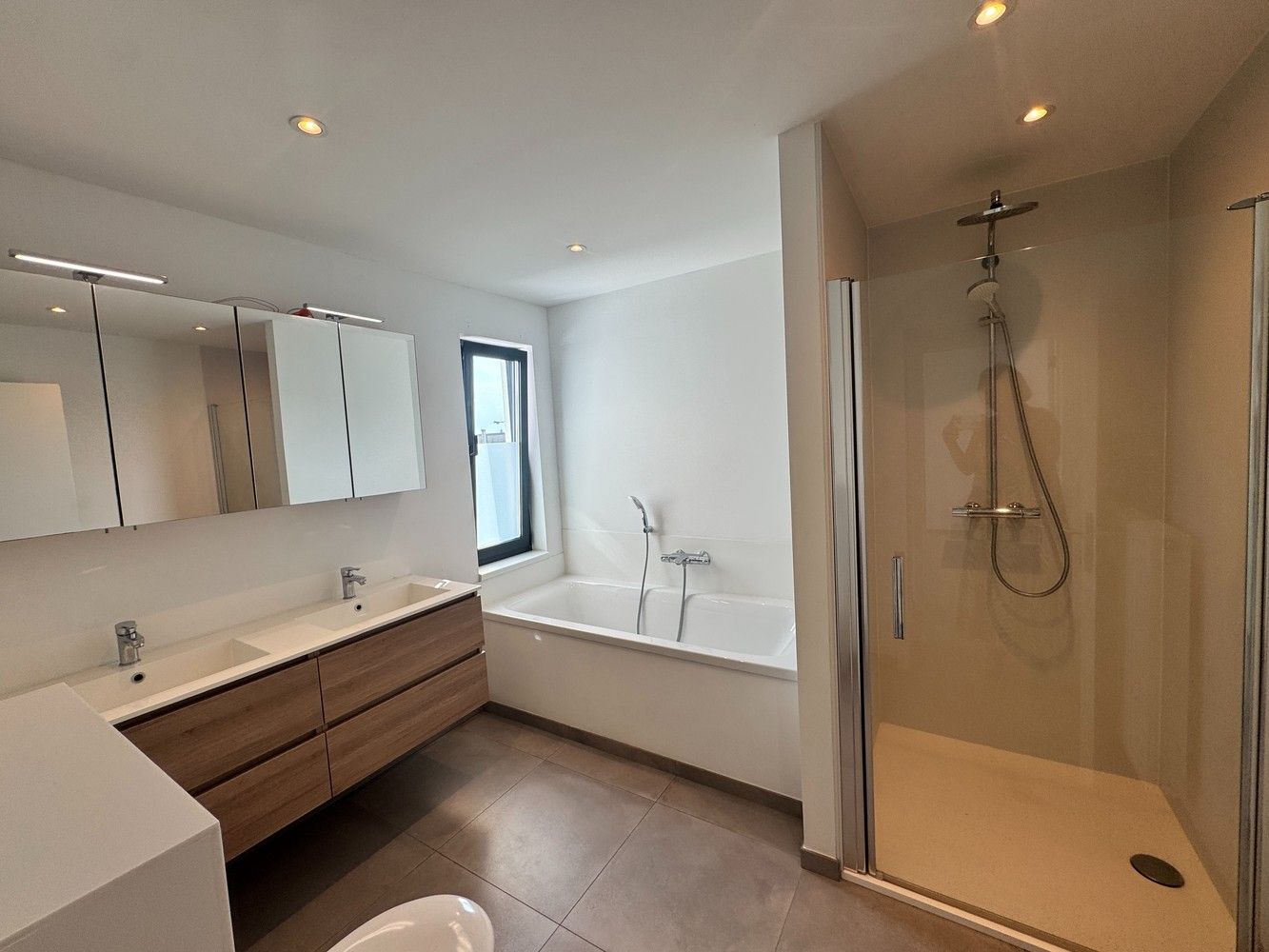 Comfortabele gezinswoning met karakter in hartje Lanaken foto 13
