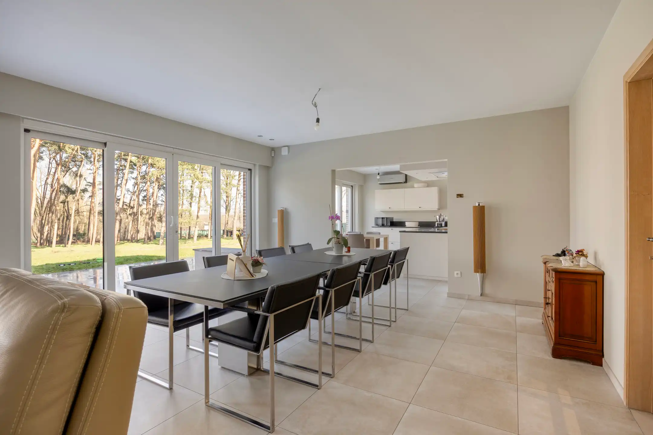 Vrijstaande, ruime villa (314m2) op een perceel van 30 are foto 6