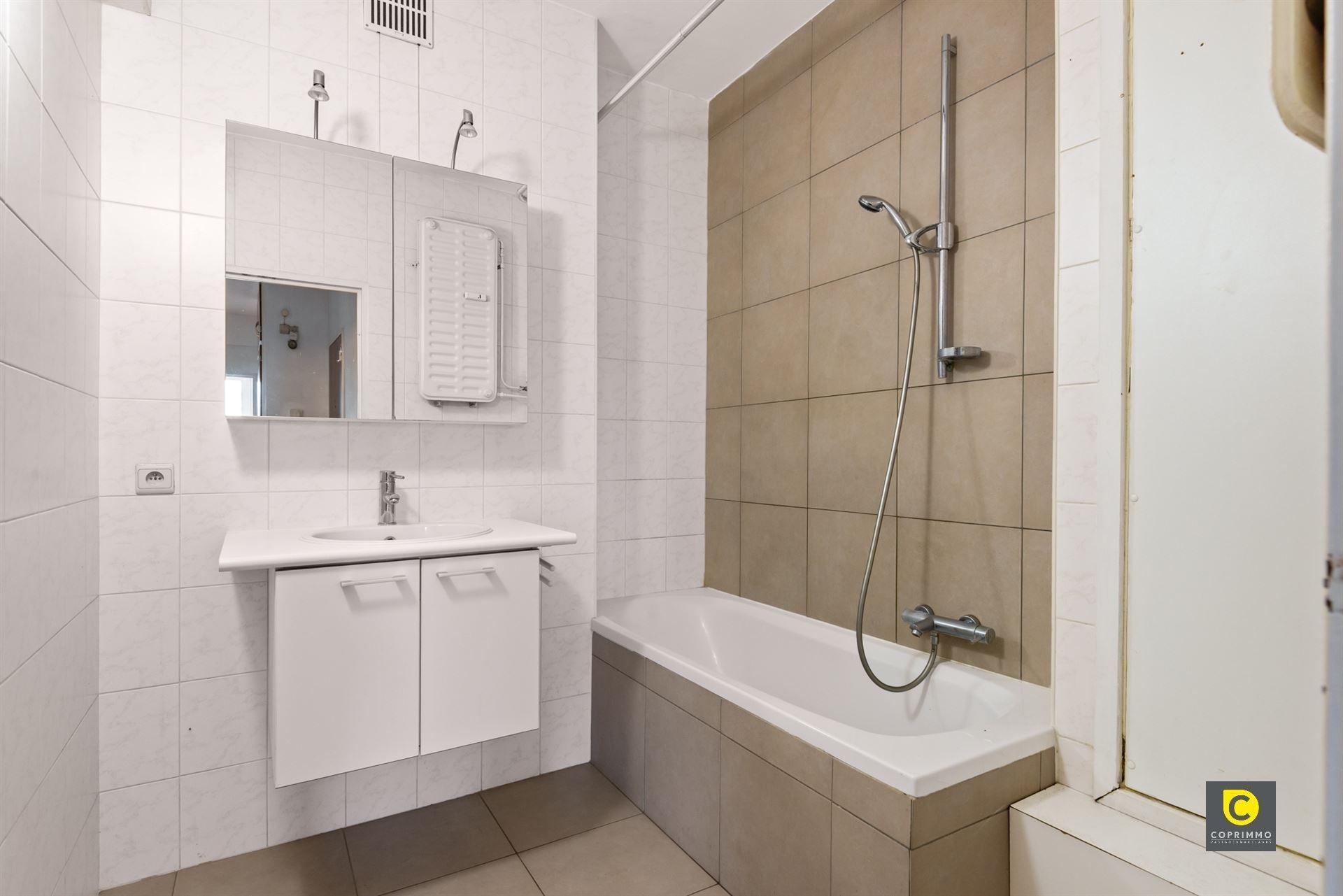 Instapklaar appartement te Berchem foto 12