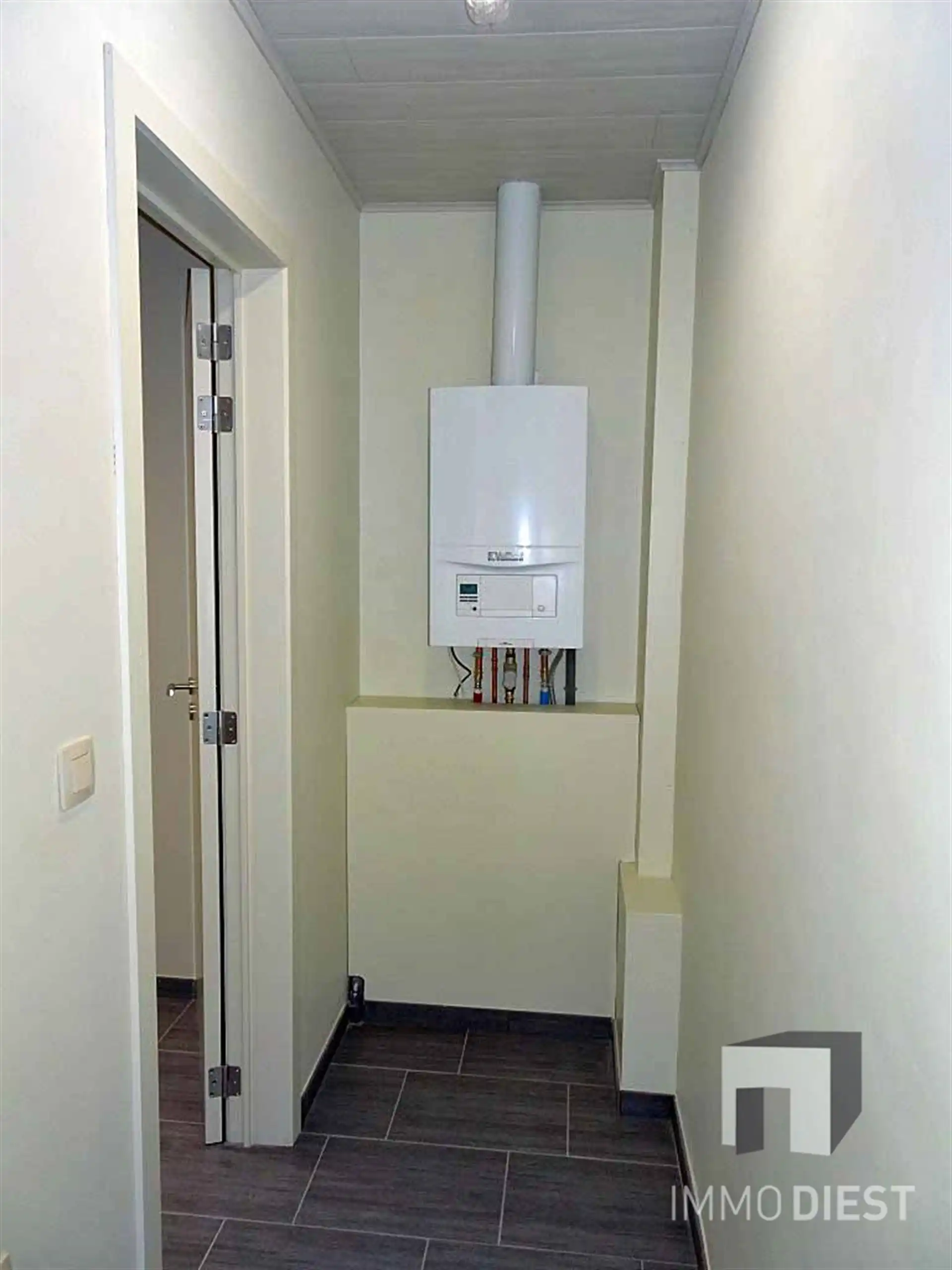 Ruime instapklare woning met koer foto 12