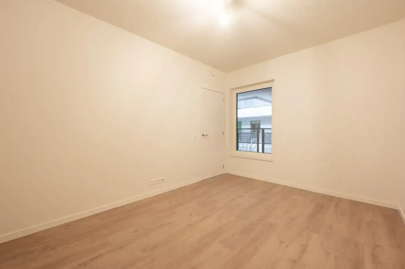 Stijlvol 2-slaapkamerappartement in iconische HOOST met westgericht terras foto 7